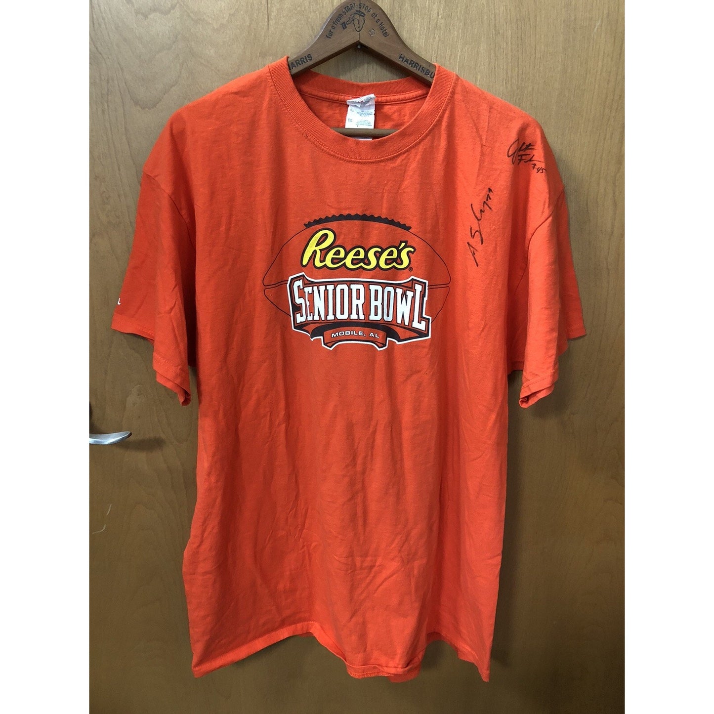 Player Signed Reese’s Senior Bowl Tshirt XL Two Signatures Shirt Mobile Alabama