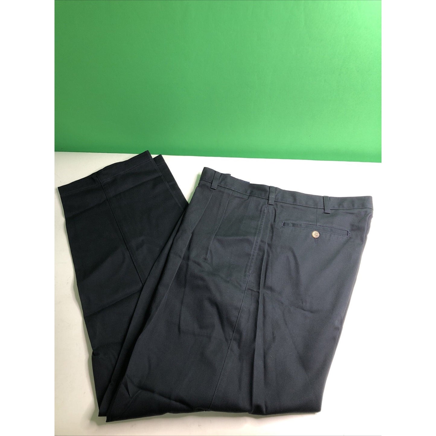 New With Tags FLYERS Pleated KHAKI Pants Mens Wrinkle Free Relaxed Fit 36 x 30
