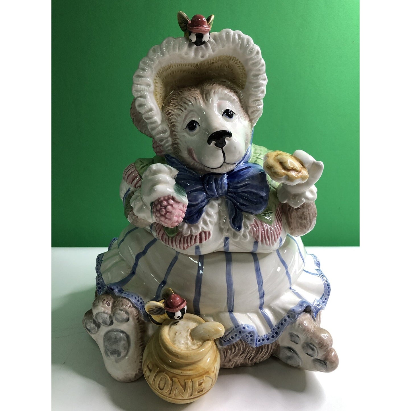 1991 FITZ & FLOYD Large Bonnet Bear COOKIE JAR Bees Honey Pot Blue Ribbon