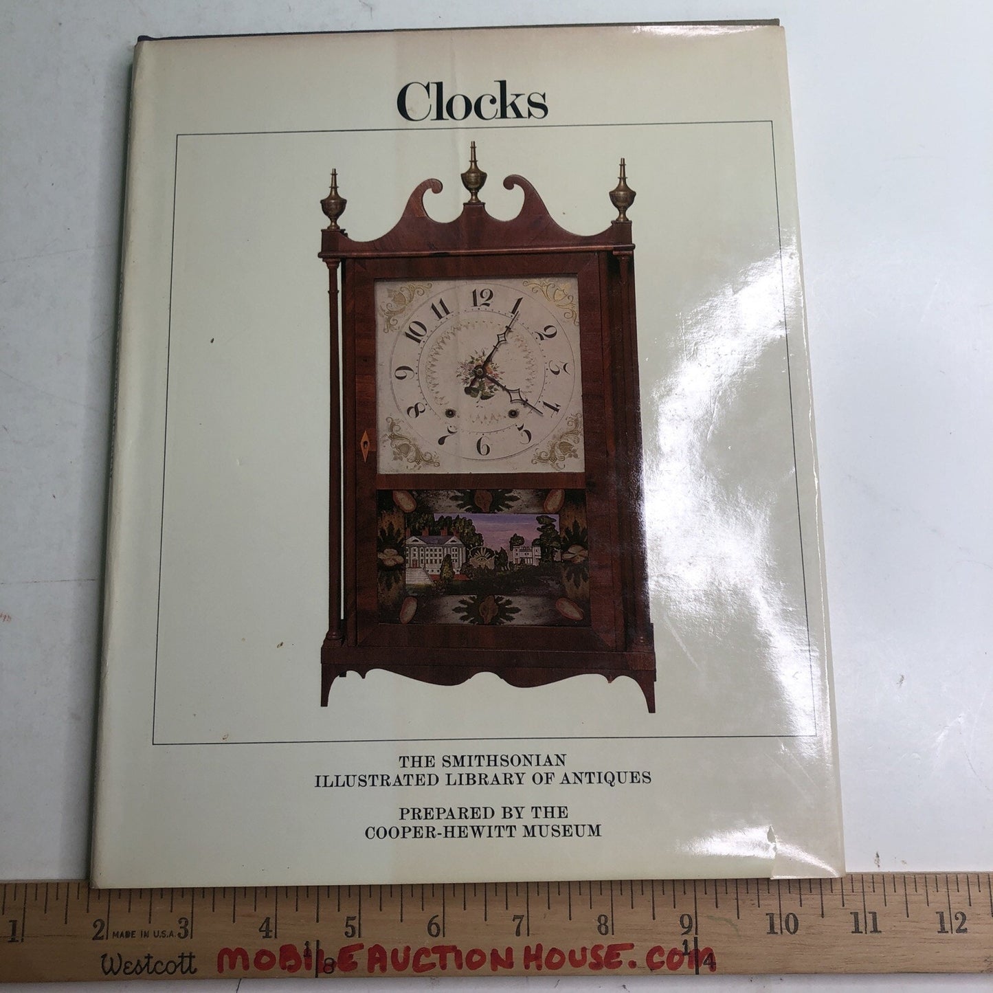 CLOCKS (THE SMITHSONIAN ILLUSTRATED LIBRARY OF ANTIQUES) Douglas H. Shaffer 1980