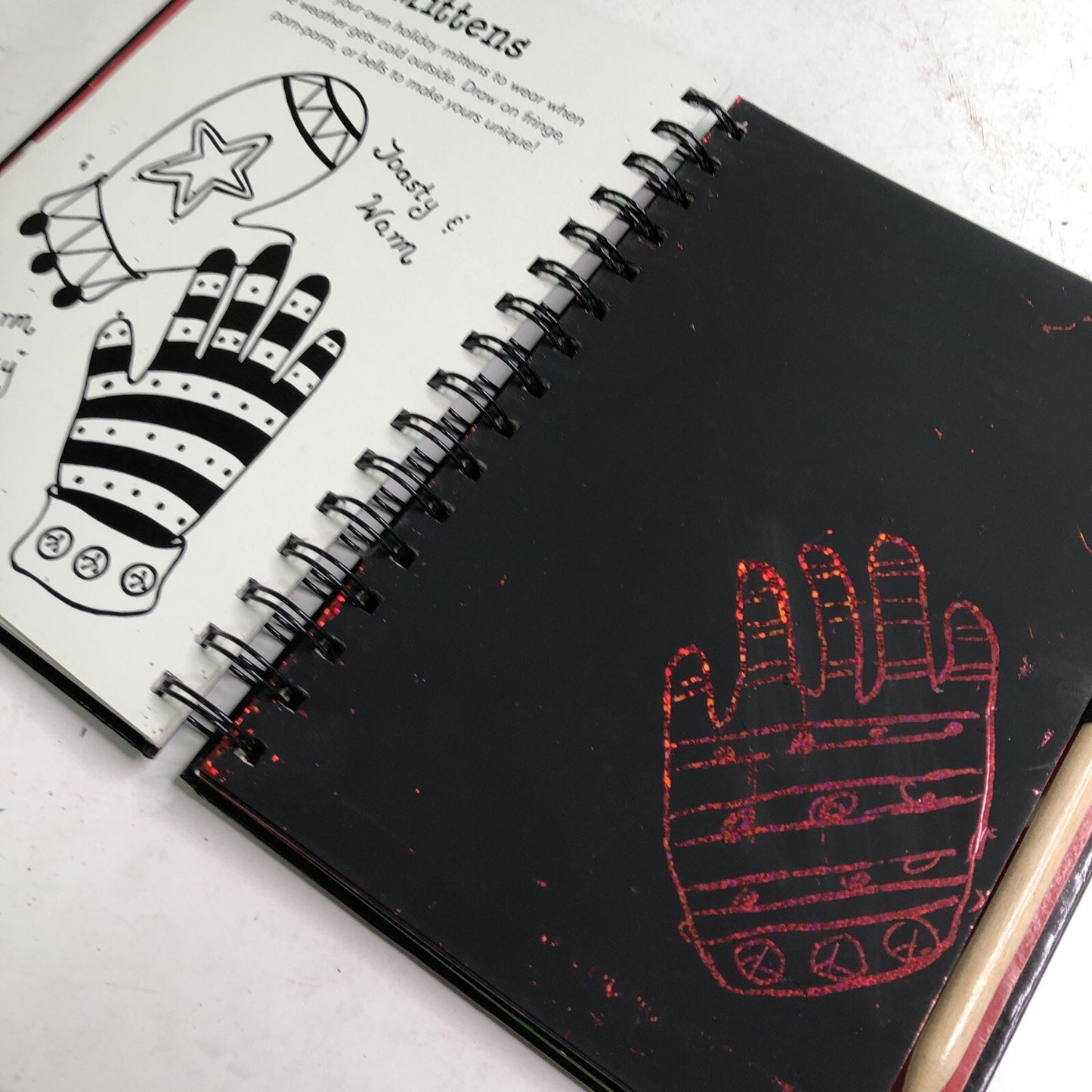 Merry Christmas Scratch and Sketch: An Art Activity Book for Aspiring Artists