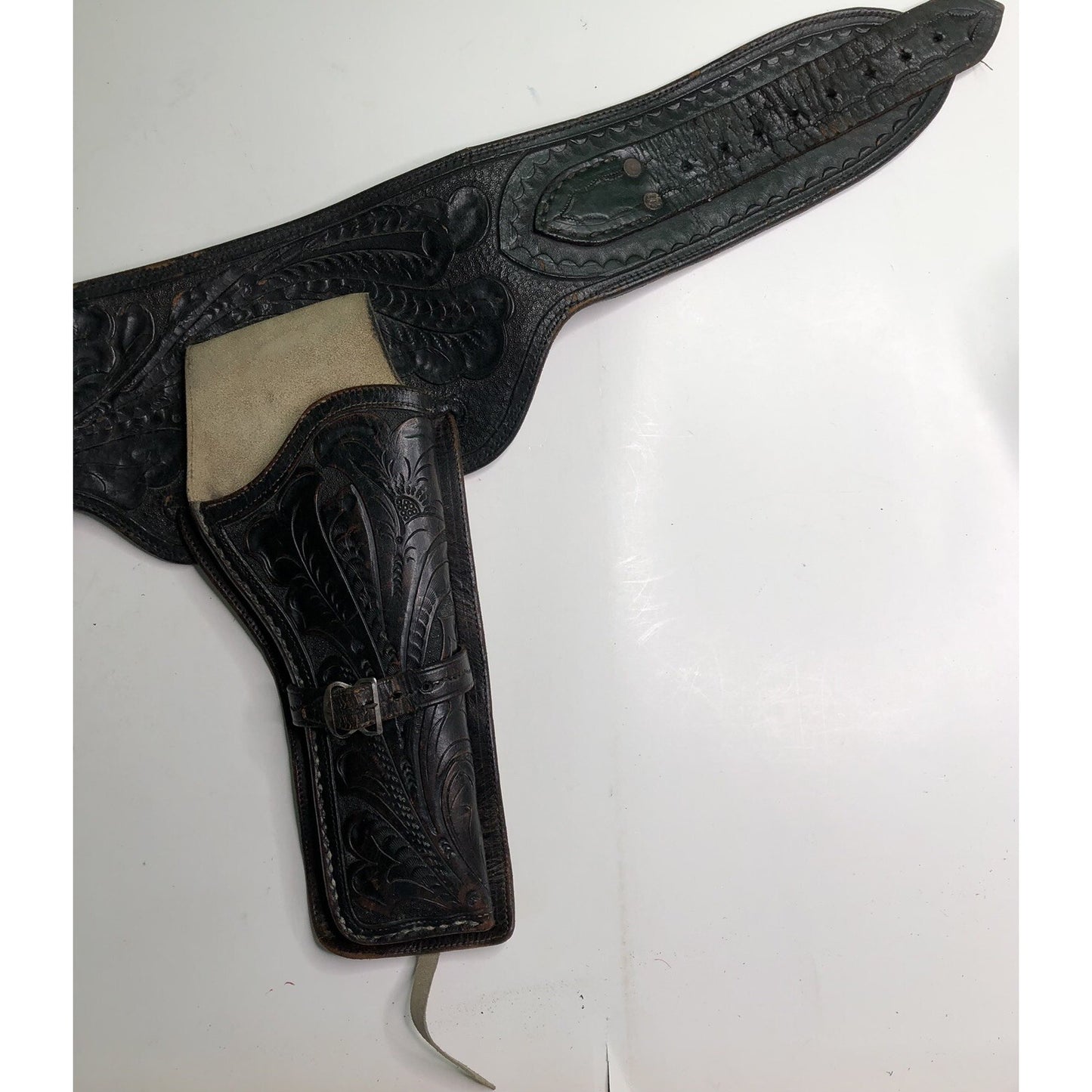 Vintage Western Tooled Leather GUN BELT & HOLSTER 12 Bullet Holders Pistol Draw