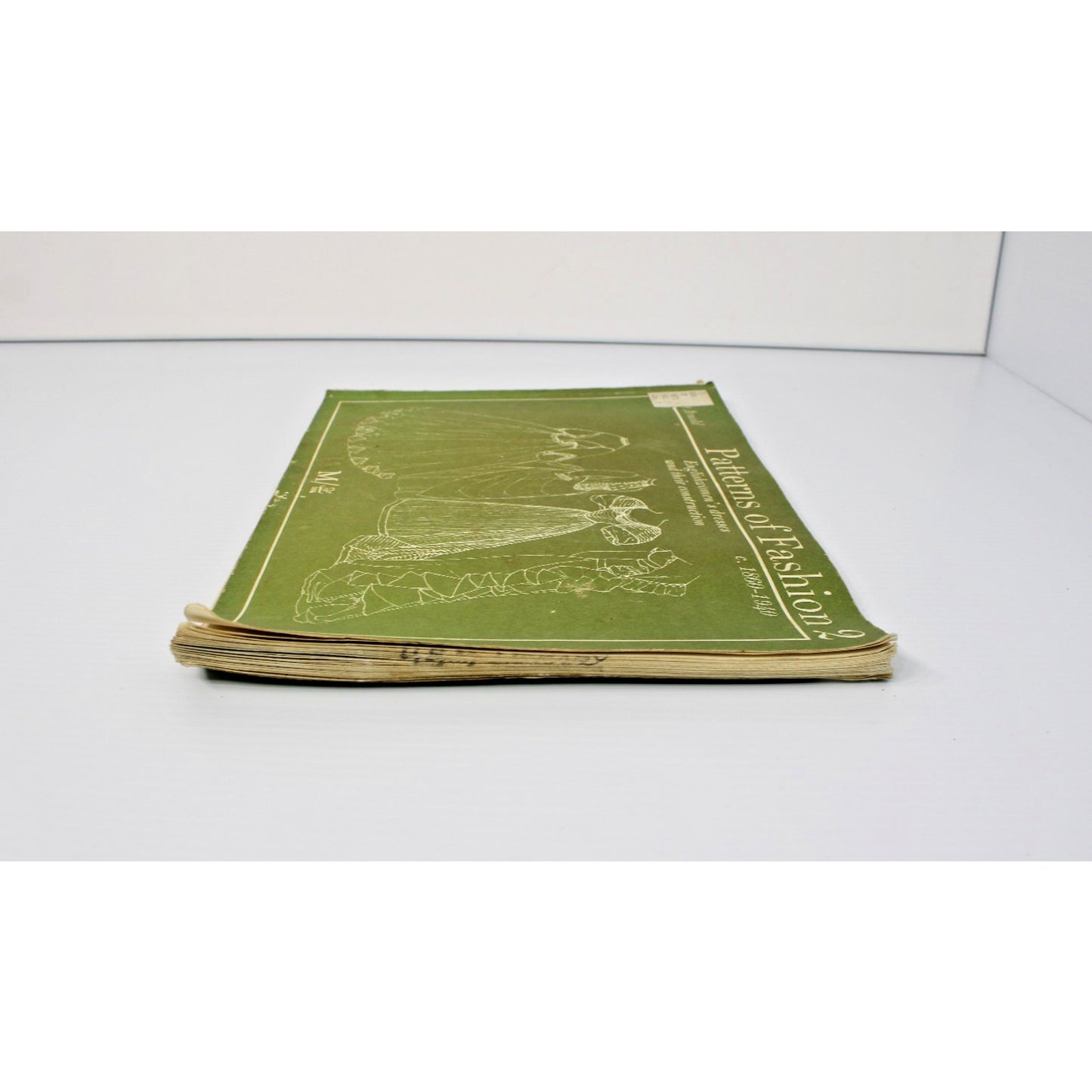Janet Arnold- Patterns of Fashion, Vol. 2 Dresses & Their Construction 1860-1940