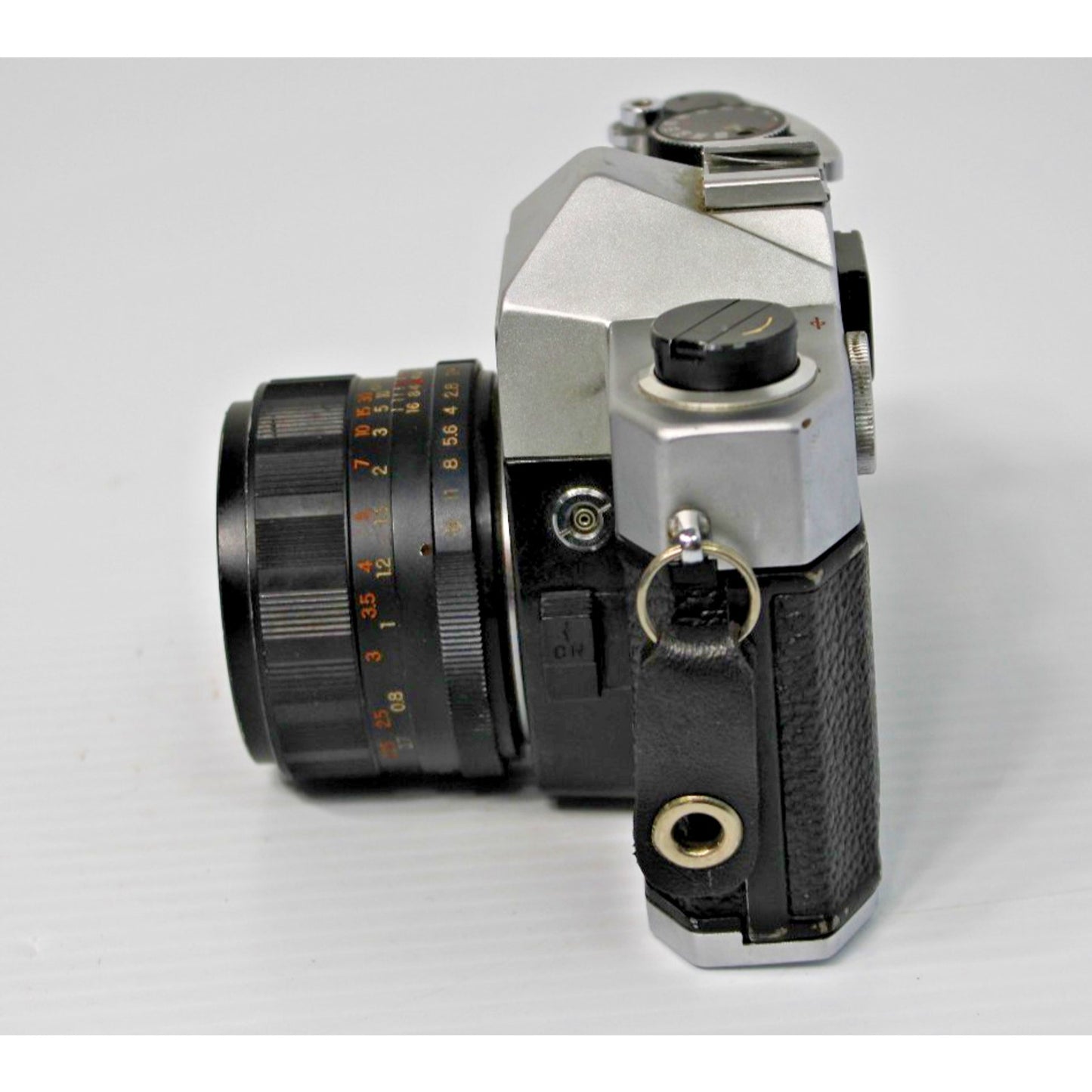 Vintage Yashica TL Electro 35mm SLR Film Camera with 50mm 1:1.9 Lens