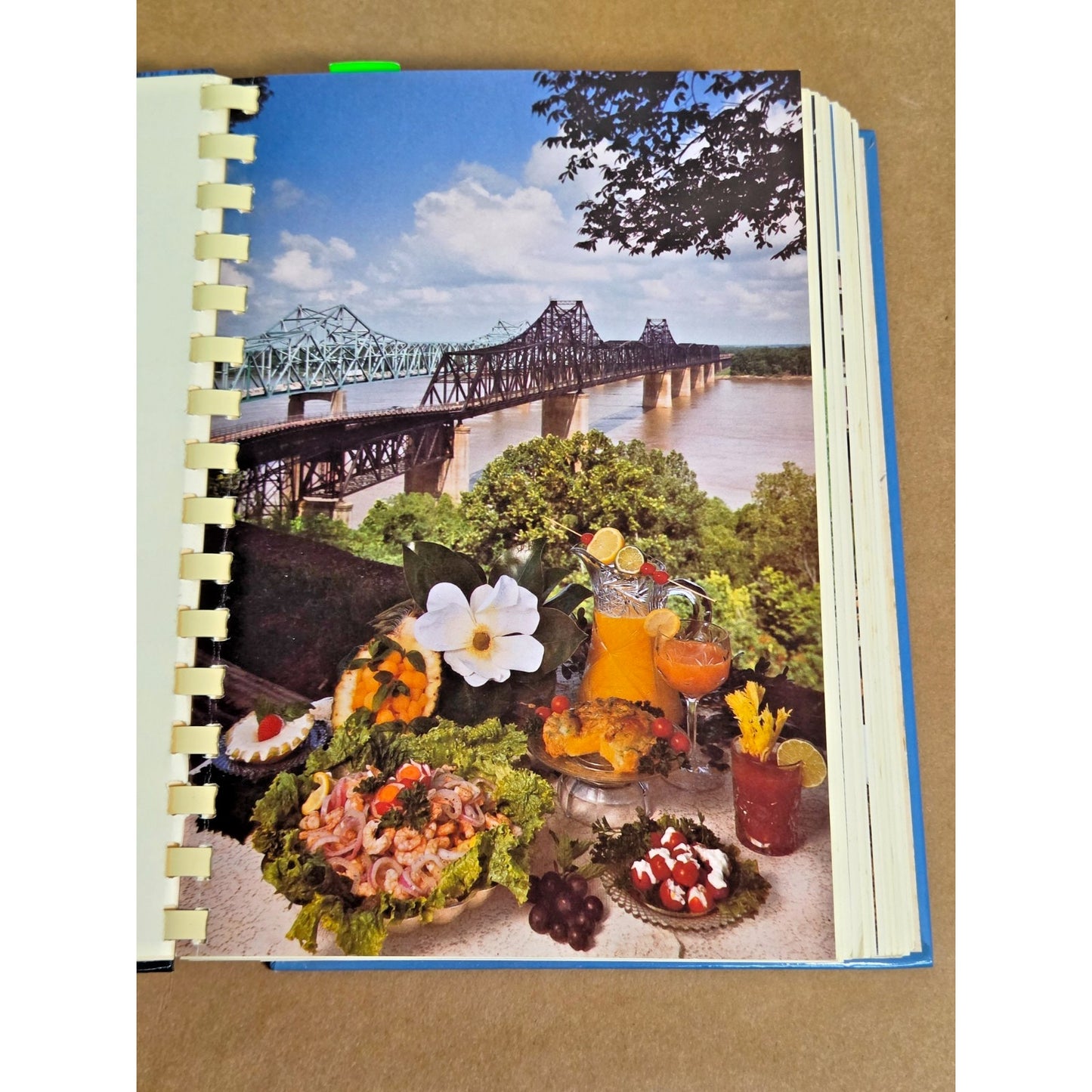 Vintage Vicksburg Cookbook 1986 2nd Printing Junior Auxiliary MS Southern Recipe