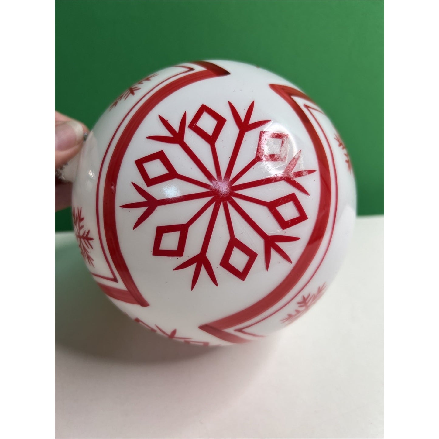 5.25 INCH WHITE W/RED SNOWFLAKE GLASS ROUND ORNAMENT