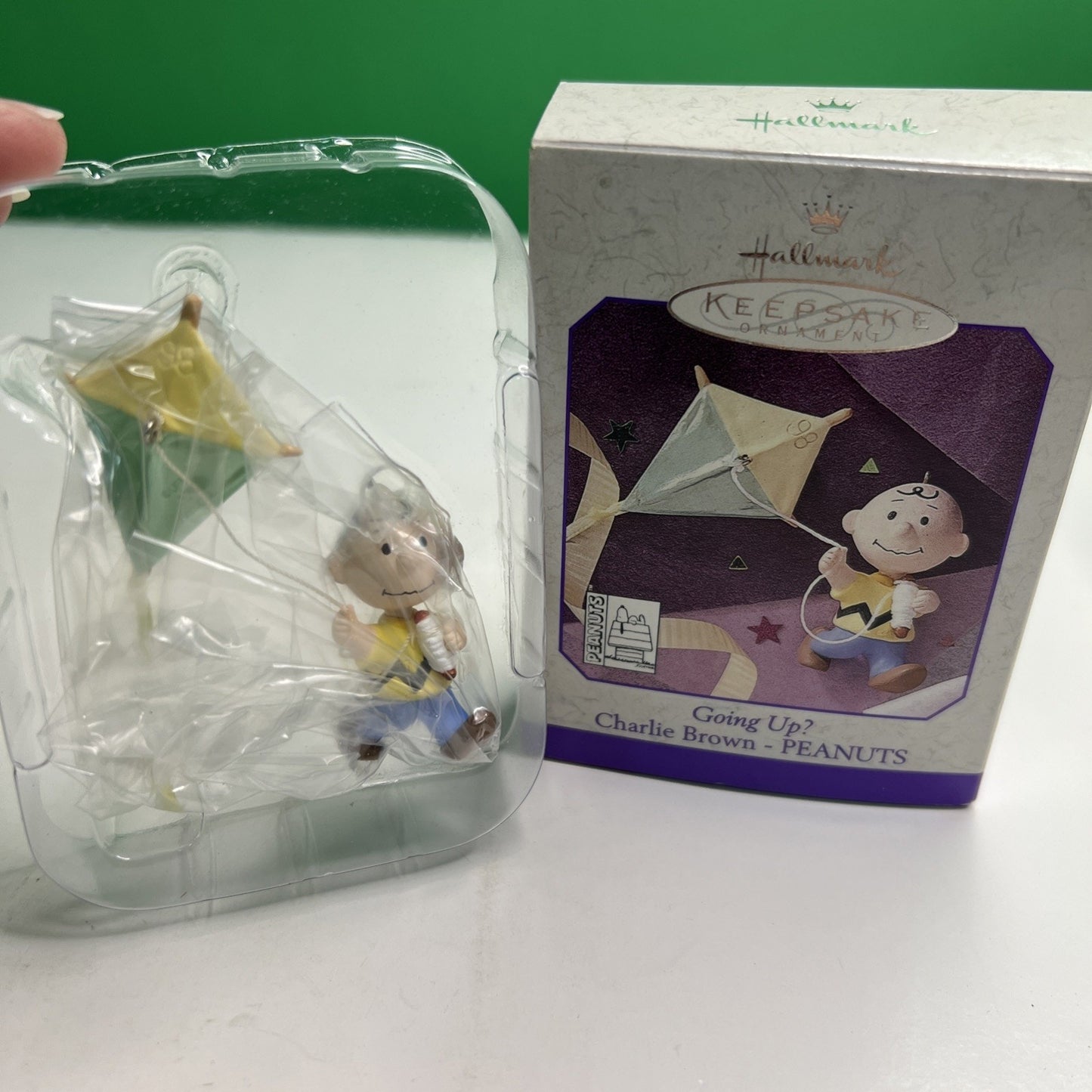 Hallmark Keepsake Charlie Brown Going Up? Ornament 1998 Peanuts New in Box