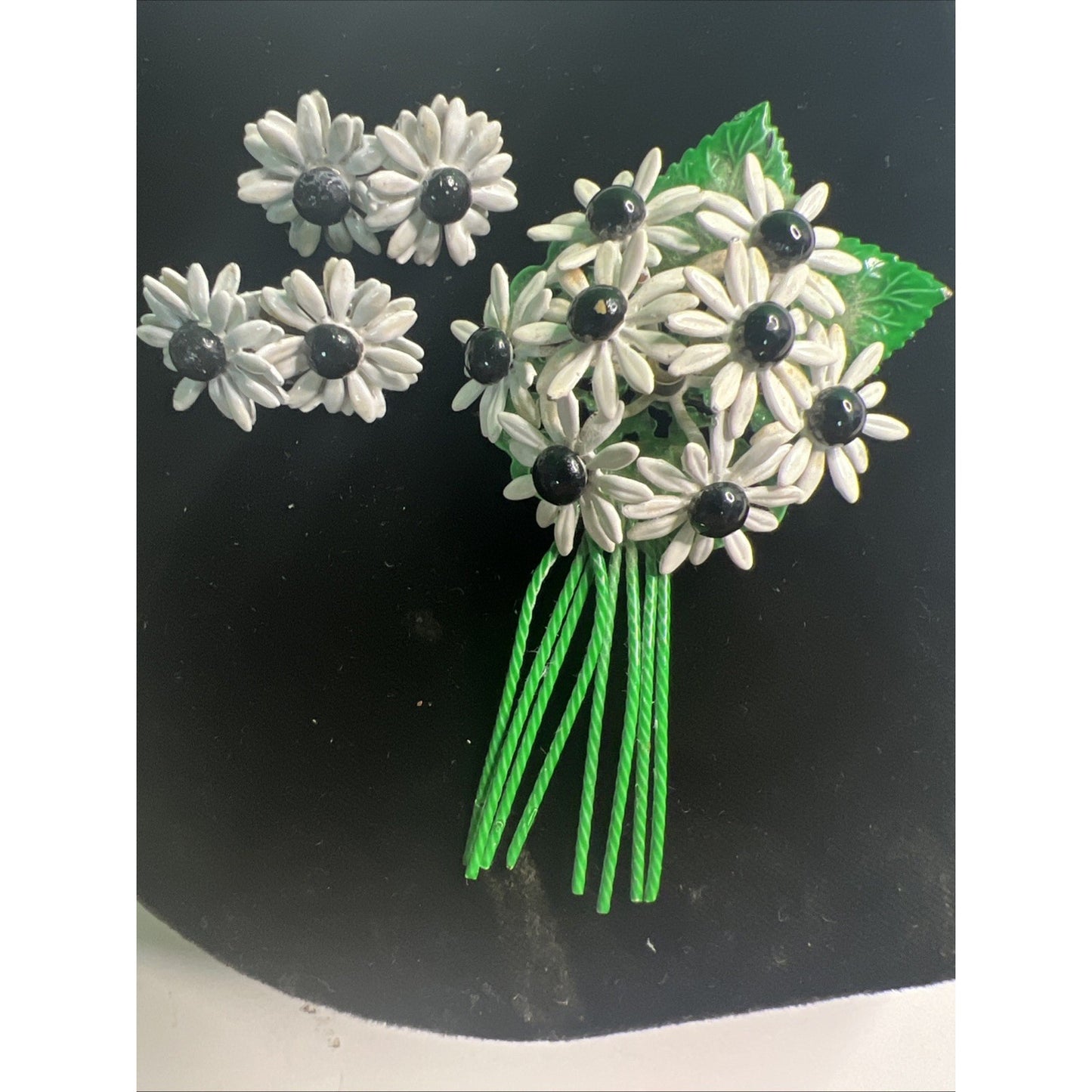 Mid-Century MCM Enamel Daisy Flower Brooch Pin & Clip Earrings Set Vintage