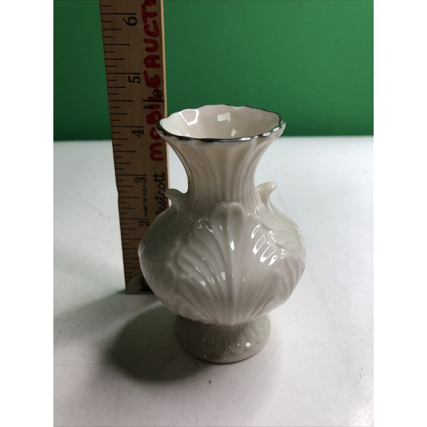 Lenox Elfin Bud Vase Small Ivory Leaf Cream with 24K Gold Trim USA 4 1/2" 1980's