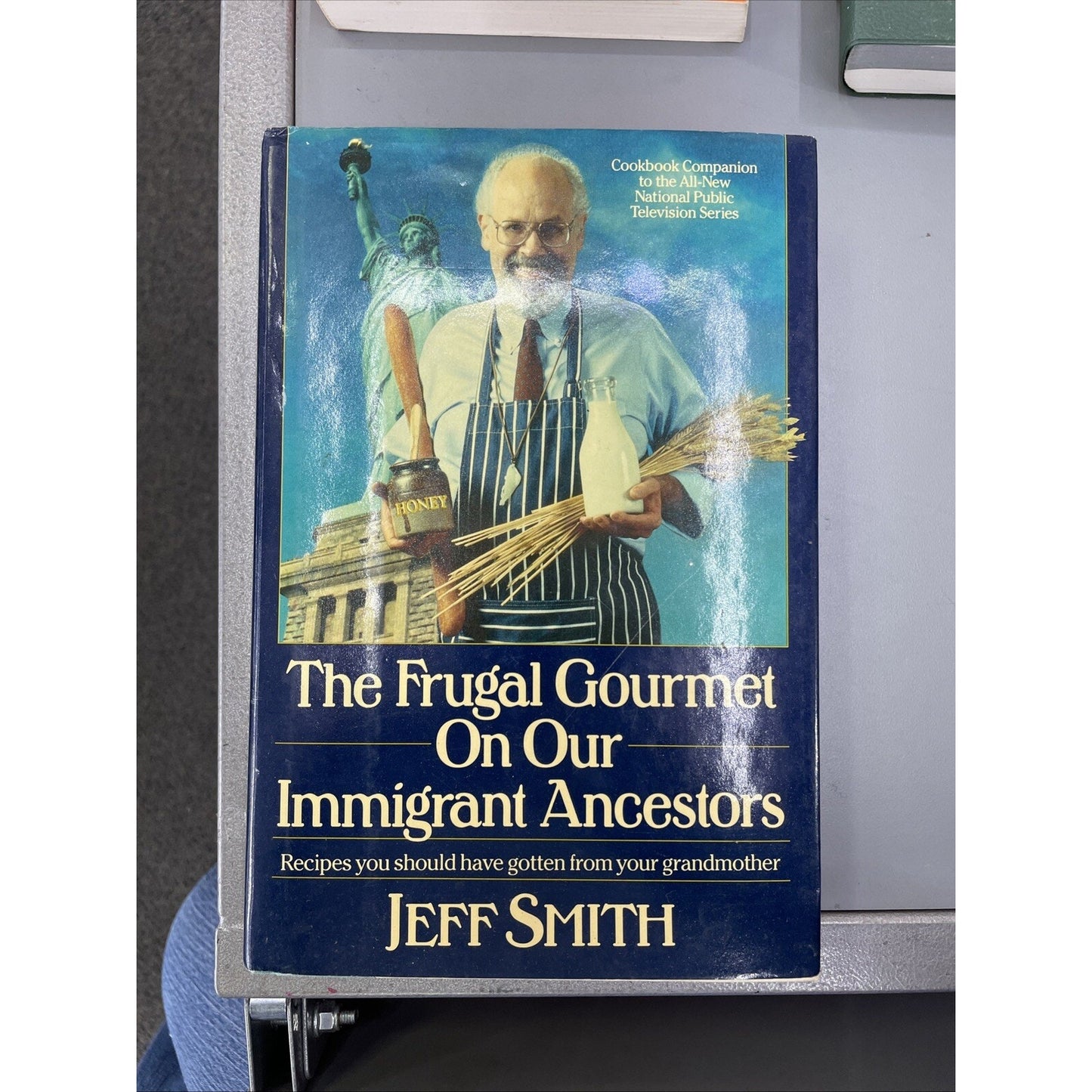 The Frugal Gourmet On Our Immigrant Ancestors By Jeff Smith HC DJ 1990 First Ed.