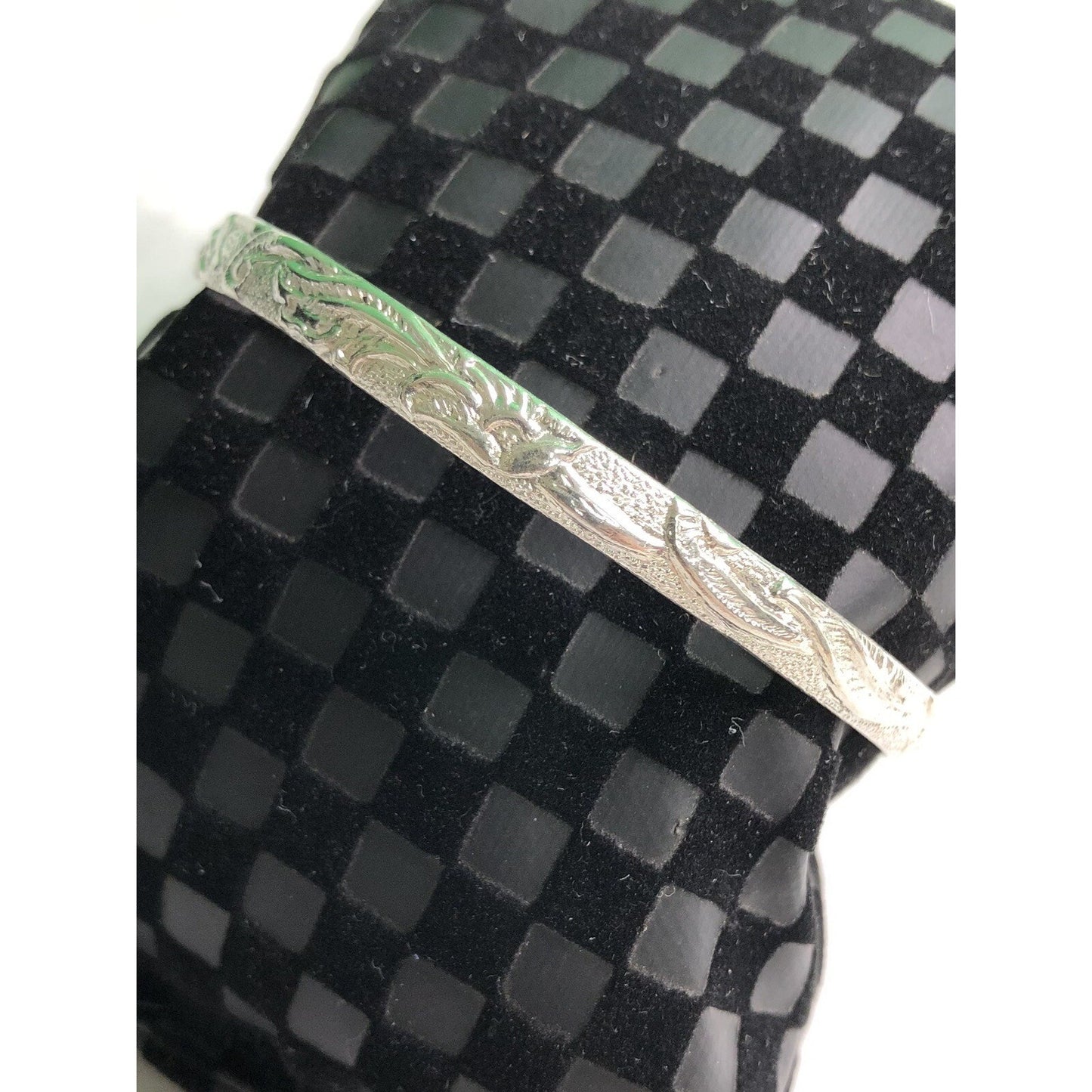 Vintage Mexican Solid Sterling Silver Bangle Bracelet Marked 17+ Gram Leaf Motif