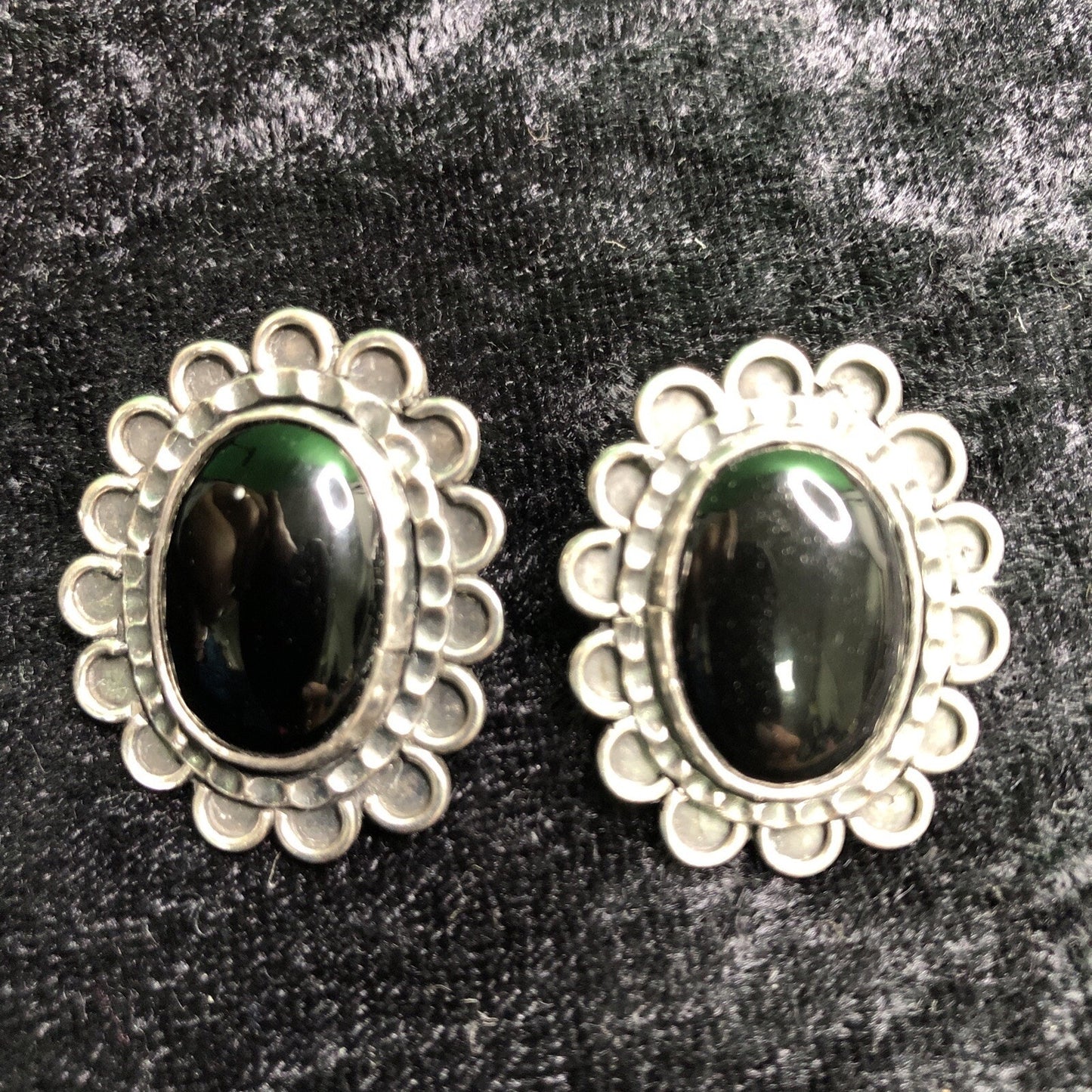 Taxco Mexico Sterling Silver Black Onyx Oval Clip On Earrings Scalloped Edge