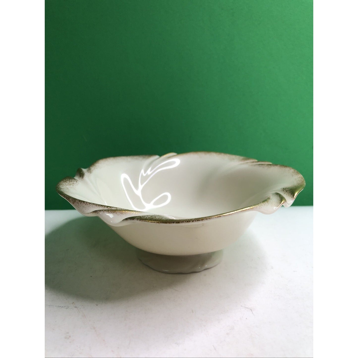 LENOX Dorset Collection Dessert Nut Bowl Candy Dish w/24K Gold Trim Swirl Edge