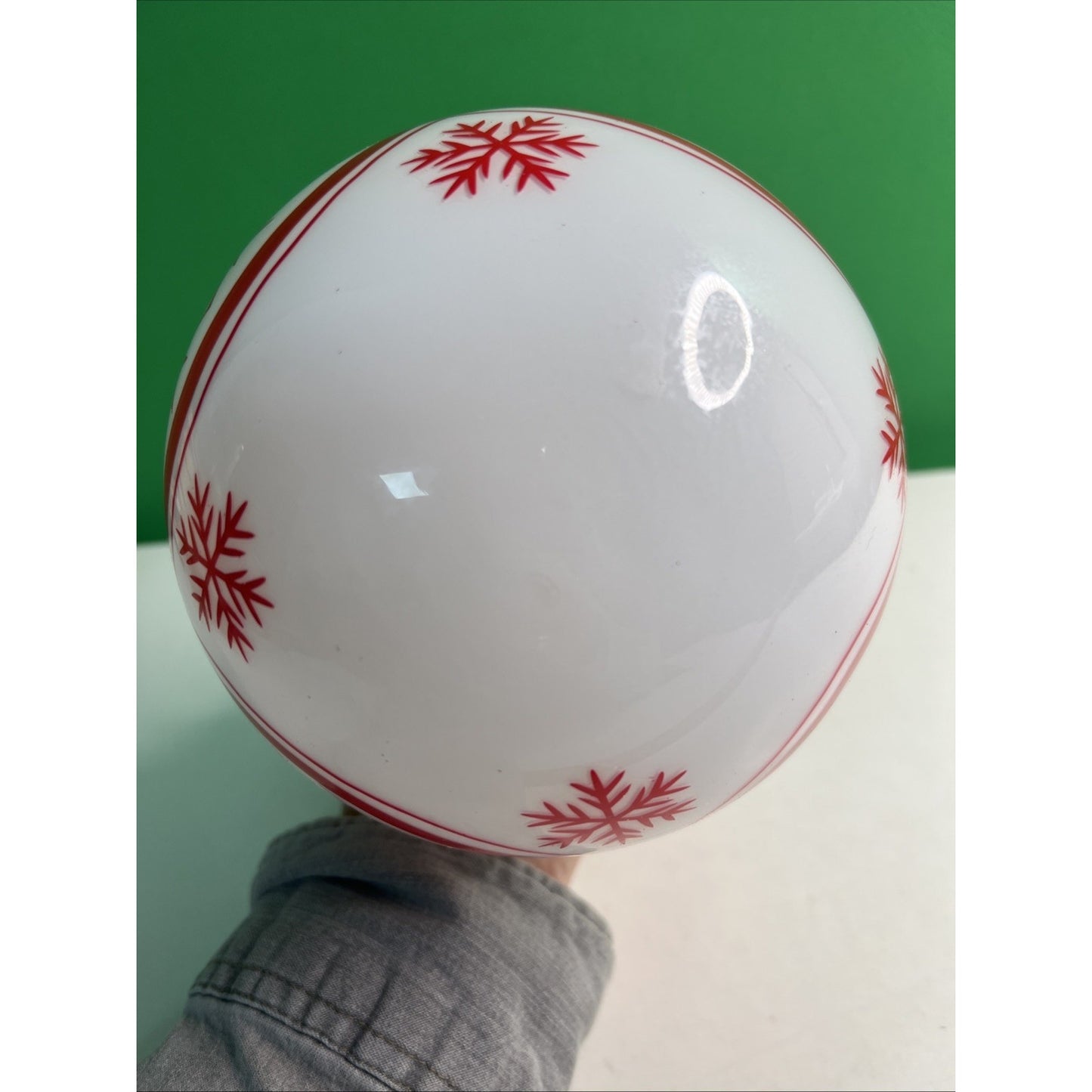 5.25 INCH WHITE W/RED SNOWFLAKE GLASS ROUND ORNAMENT