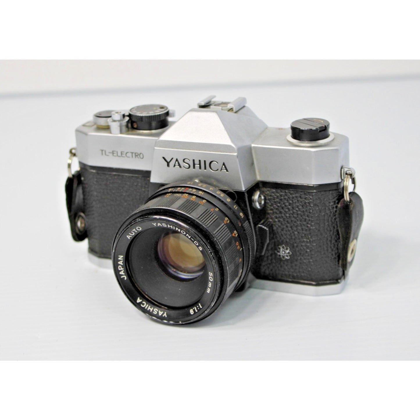 Vintage Yashica TL Electro 35mm SLR Film Camera with 50mm 1:1.9 Lens