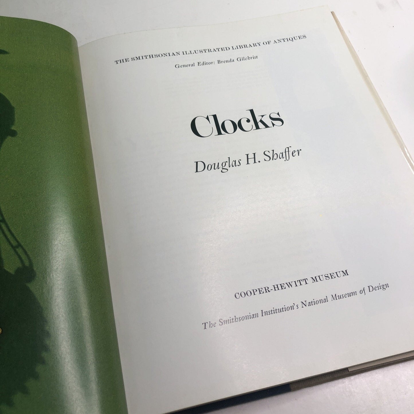 CLOCKS (THE SMITHSONIAN ILLUSTRATED LIBRARY OF ANTIQUES) Douglas H. Shaffer 1980