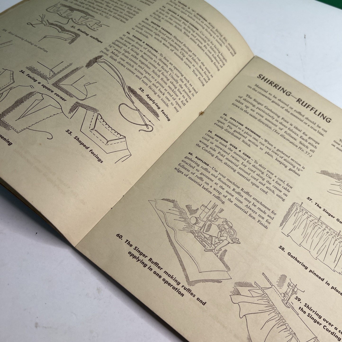 1943 Original SINGER Sewing Machine Co. ILLUSTRATED DRESSMAKING GUIDE 48 Page