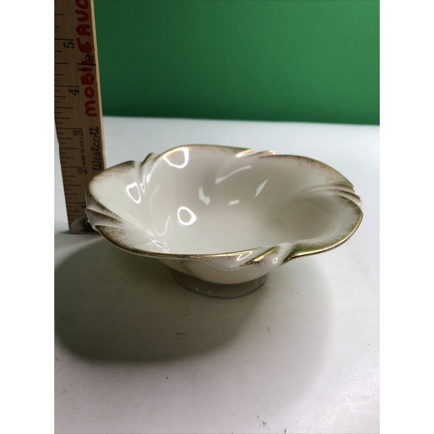 LENOX Dorset Collection Dessert Nut Bowl Candy Dish w/24K Gold Trim Swirl Edge