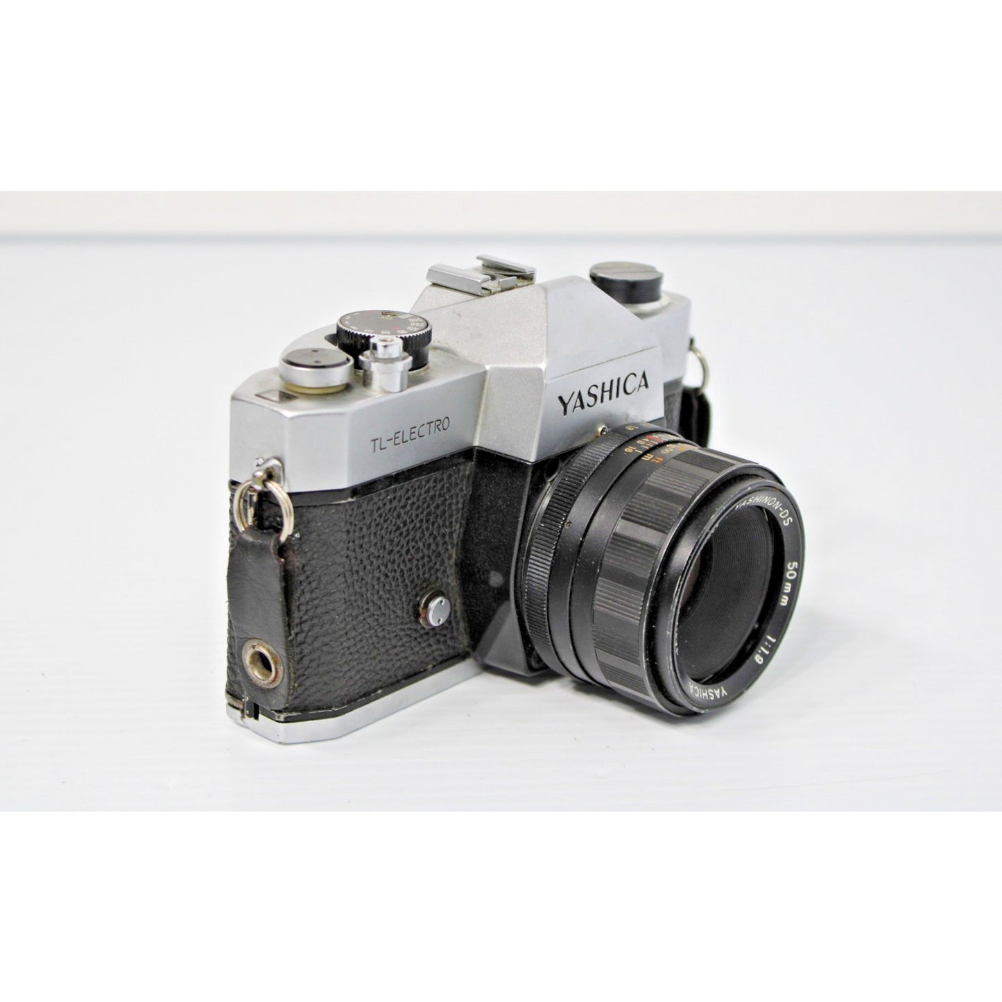 Vintage Yashica TL Electro 35mm SLR Film Camera with 50mm 1:1.9 Lens