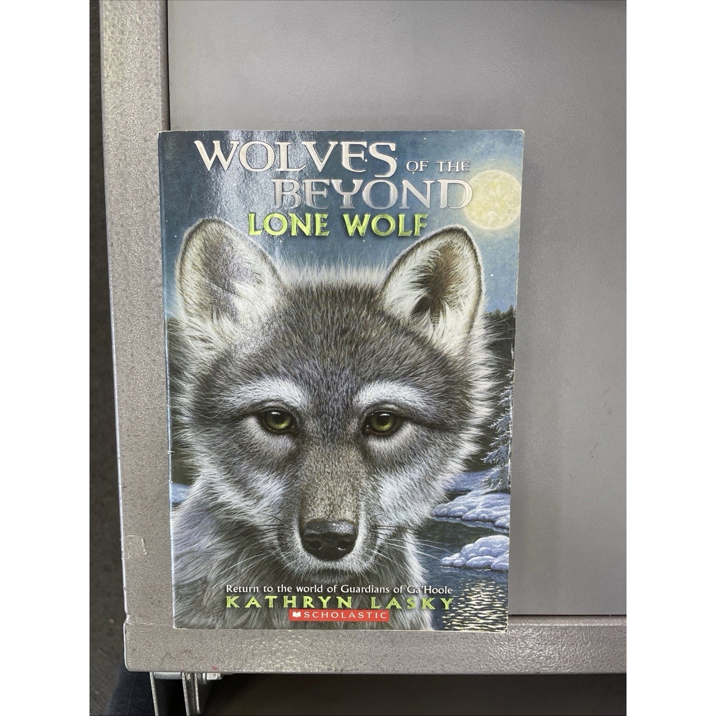 Wolves of the Beyond: Lone Wolf by Kathryn Lasky Scholastic 2010 PB