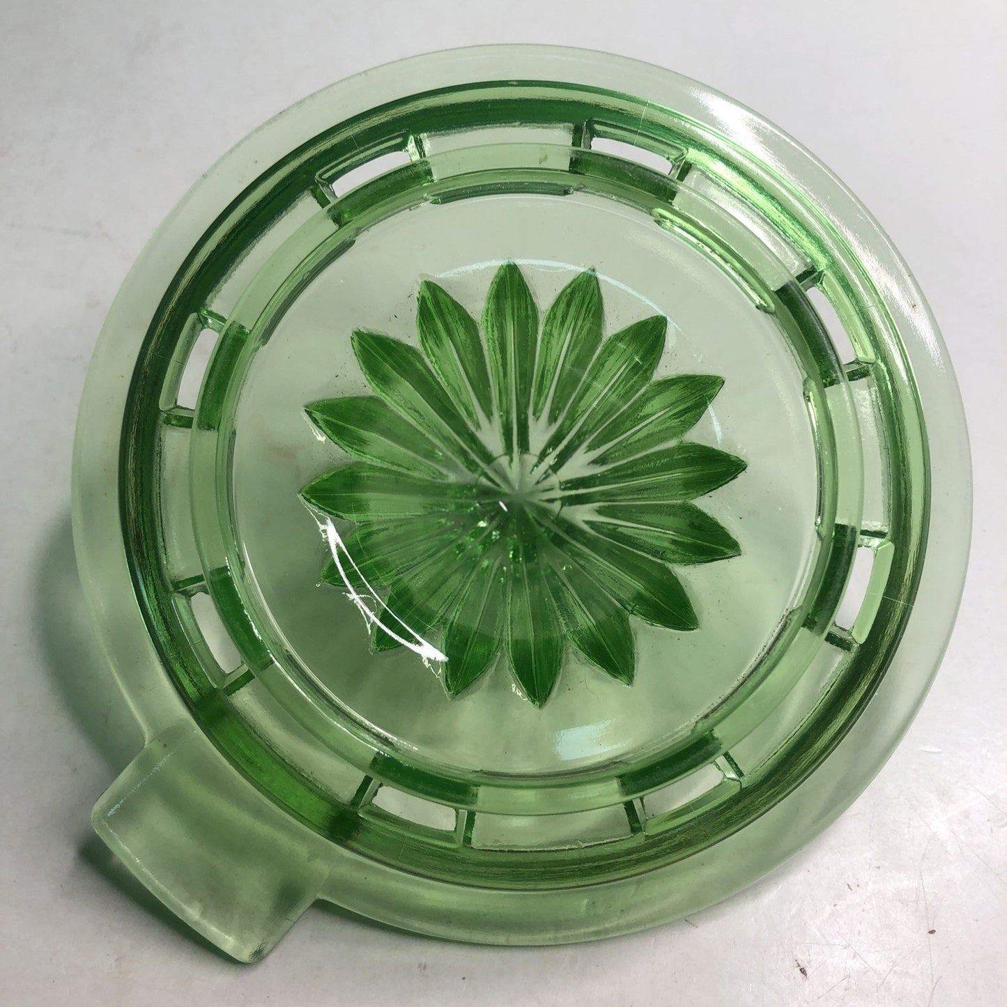 Vintage Green Uranium Glass Citrus Reamer Juice Extractor 5.75 INCH Glows UV