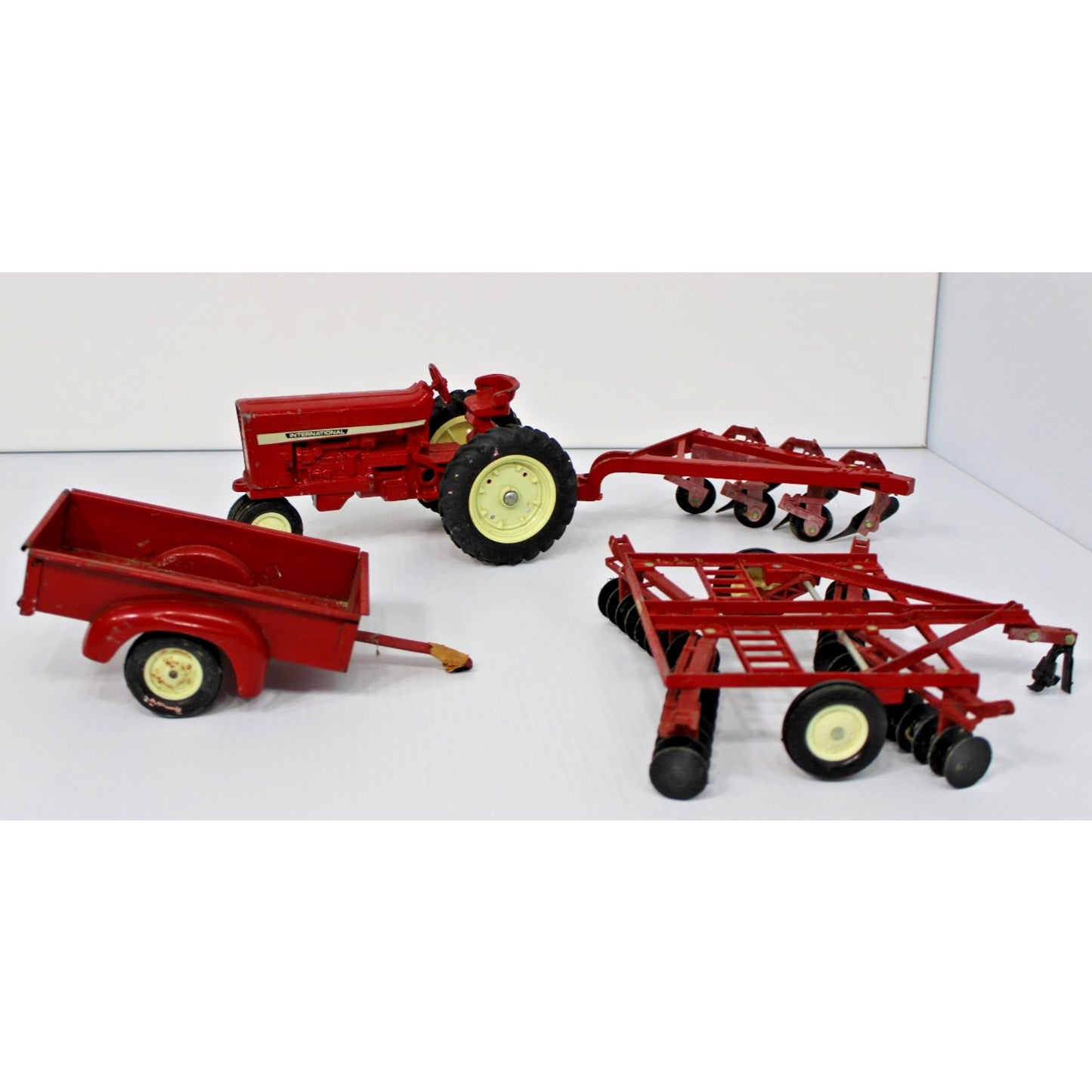 Vintage ERTL Co. 1:16 Scale Metal International Tractor, Wagon, 2 Plows Toy Set
