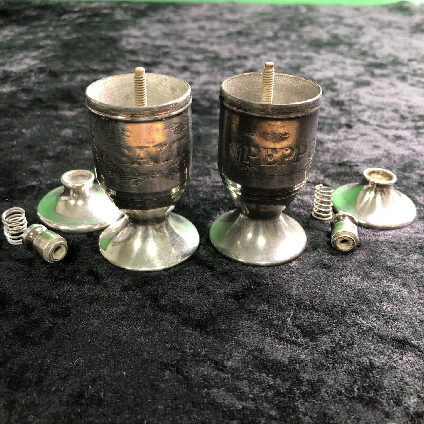 Pasnik Co Shakeless SALT & PEPPER Shakers Norwich Conn Pat Feb 1-21 (1921) PAIR