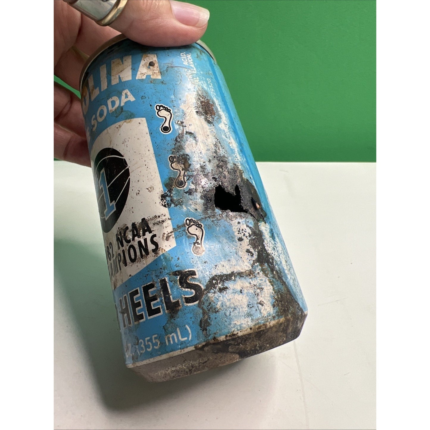 1982 NCAA Champions Tar Heels Carolina Blue Soda Empty Advertising 12oz UNC Can