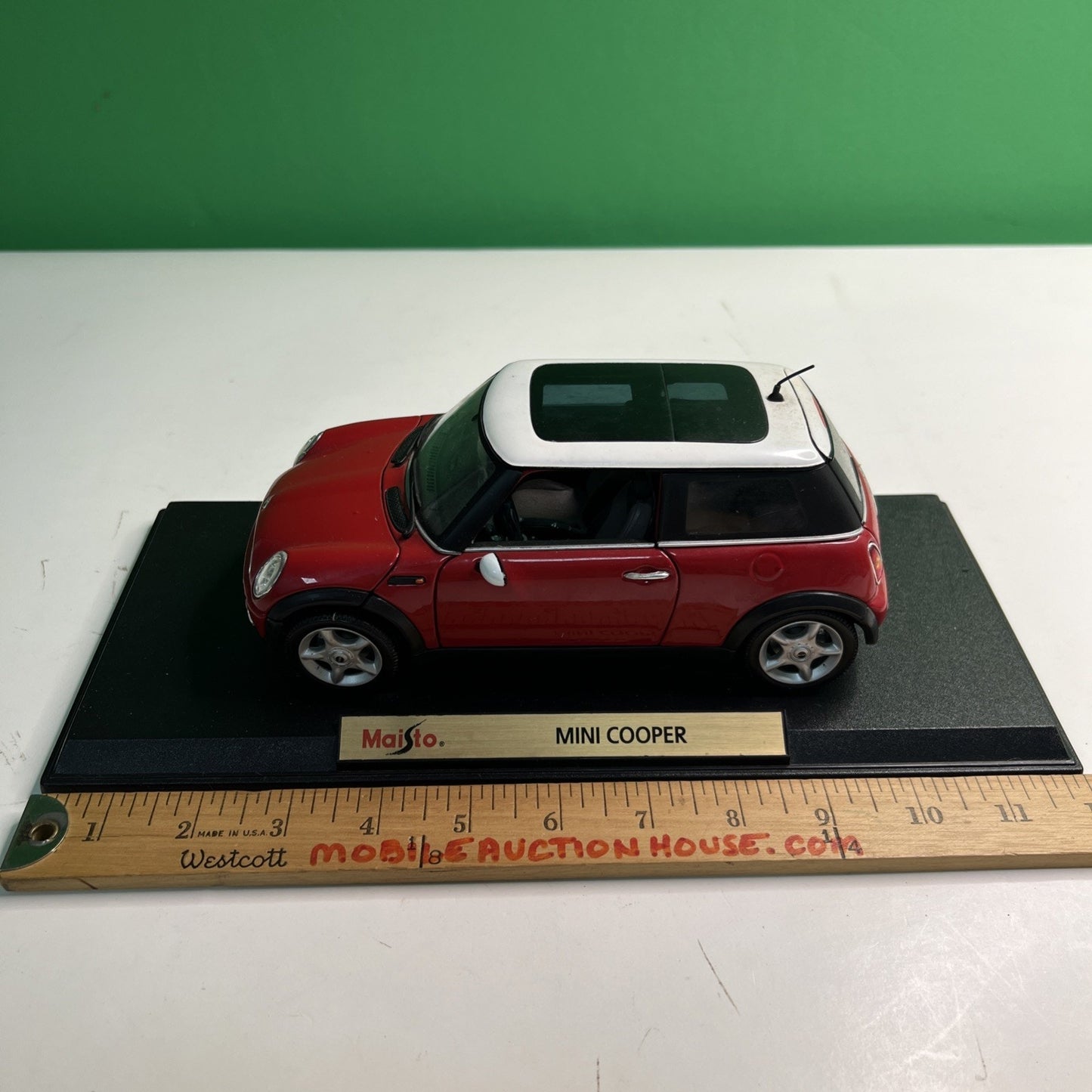 RARE 1998 Mini Cooper Red White Dealer Model Car Maisto Collectors Model