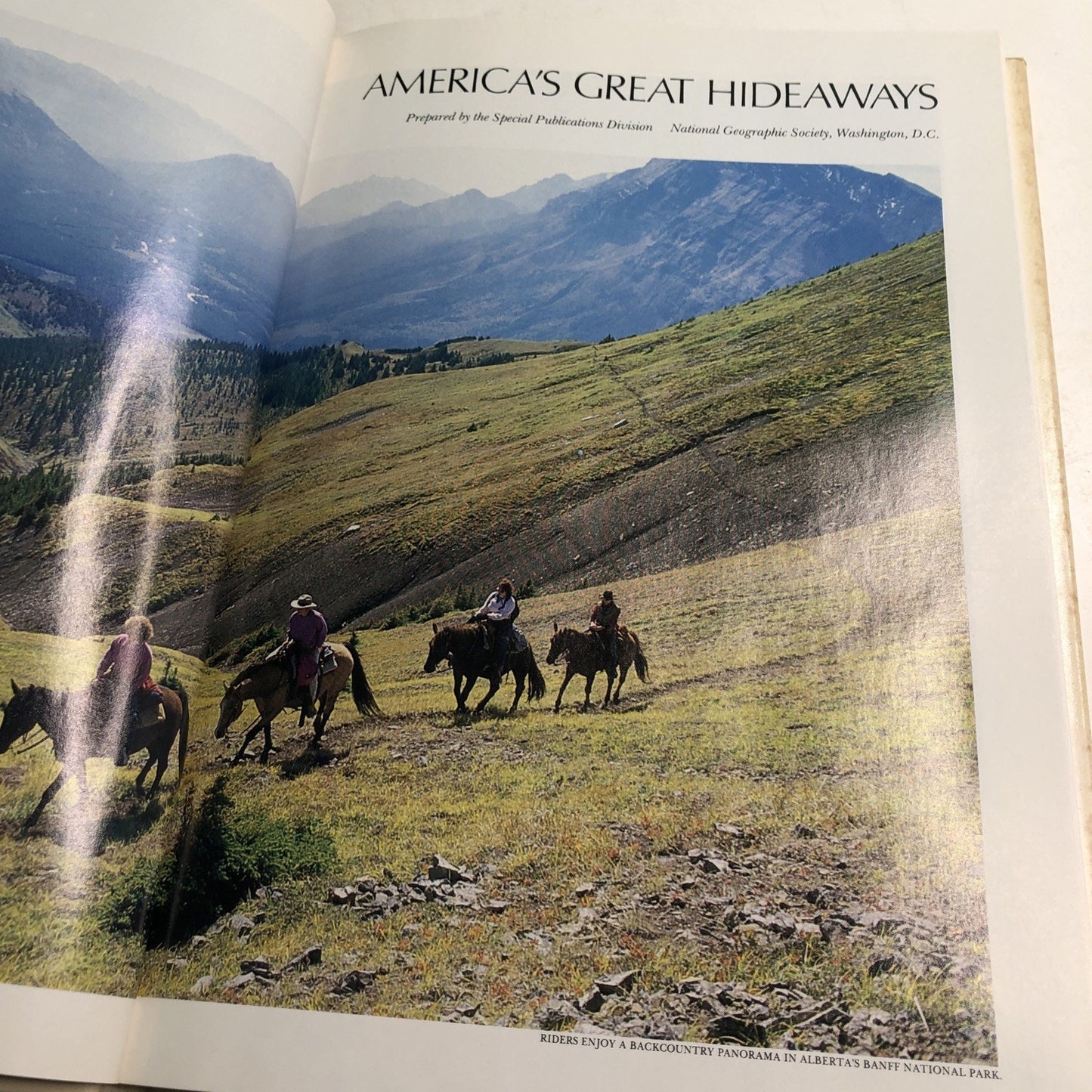 AMERICA'S GREAT HIDEAWAYS by National Geographic Society HC DJ 1986