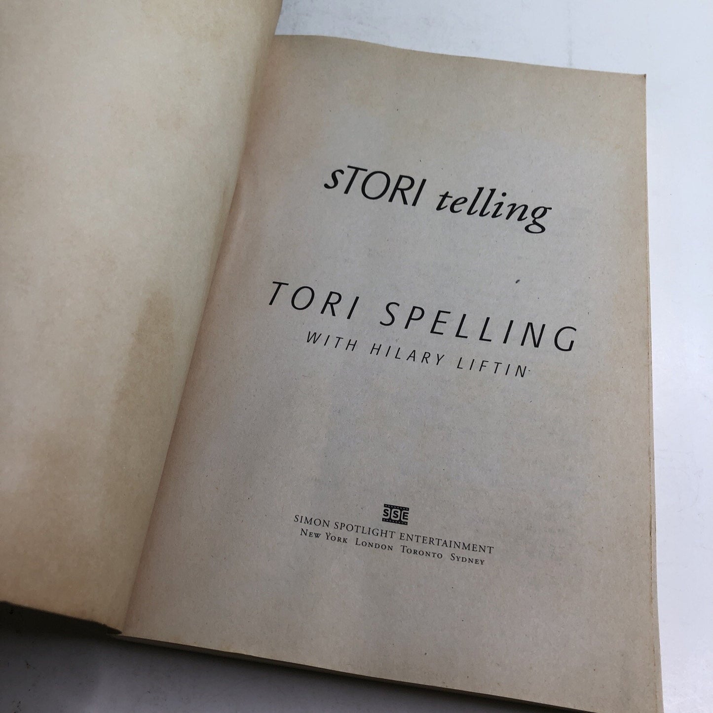 sTori Telling By Tori Spelling & Hilary Liftin 2008 Paperback