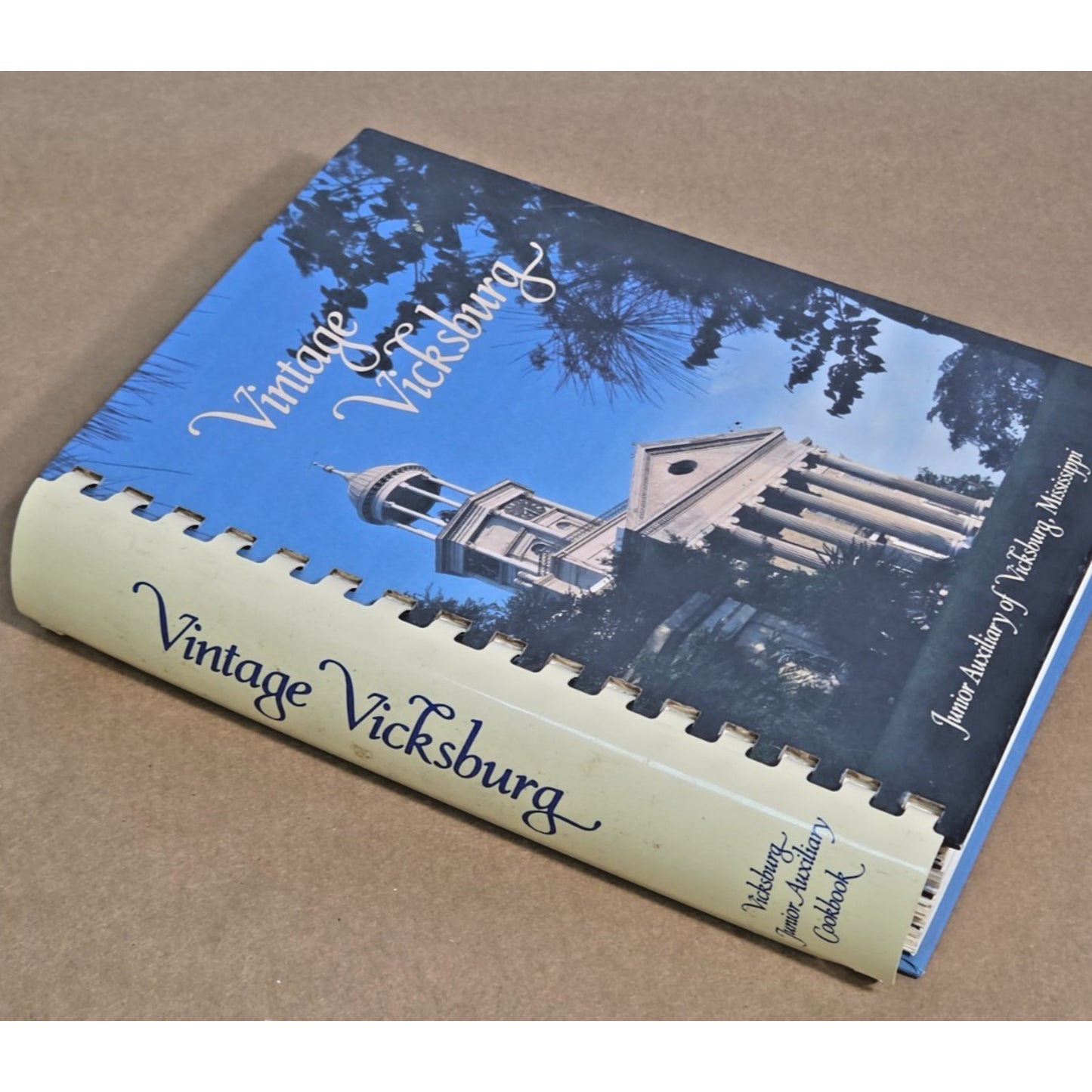 Vintage Vicksburg Cookbook 1986 2nd Printing Junior Auxiliary MS Southern Recipe