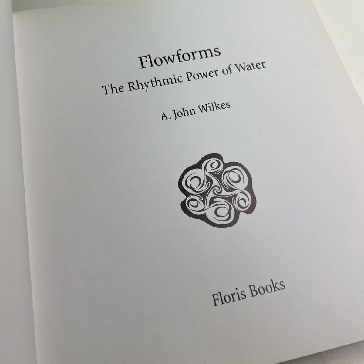 Flowforms: The Rhythmic Power of Water by John Wilkes - Paperback - 2003