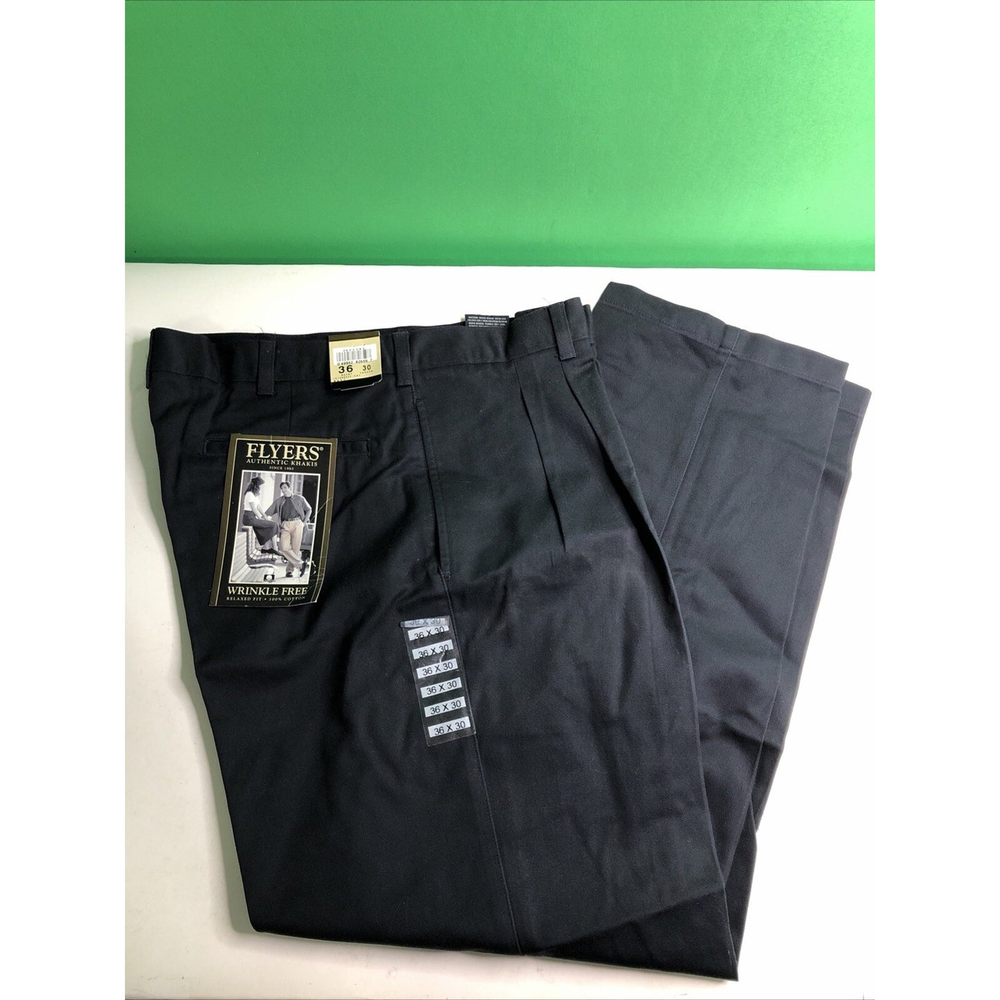 New With Tags FLYERS Pleated KHAKI Pants Mens Wrinkle Free Relaxed Fit 36 x 30