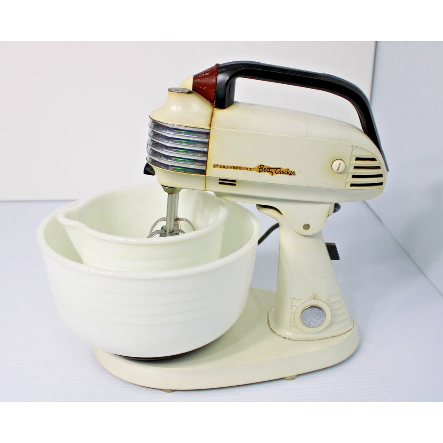 Vintage 1958 General Mills Betty Crocker Stand Mixer Model GM-7A- Complete!