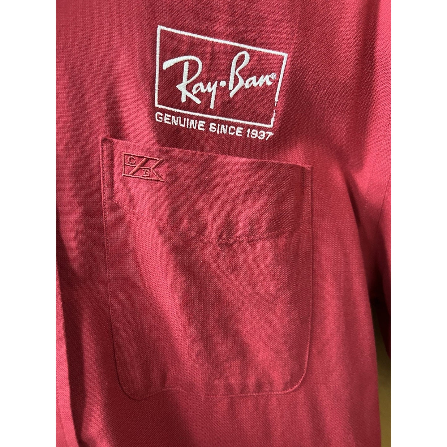 Ray-Ban Genuine Since 1937 Cutter & Buck Button Down Red Shirt Men’s Medium
