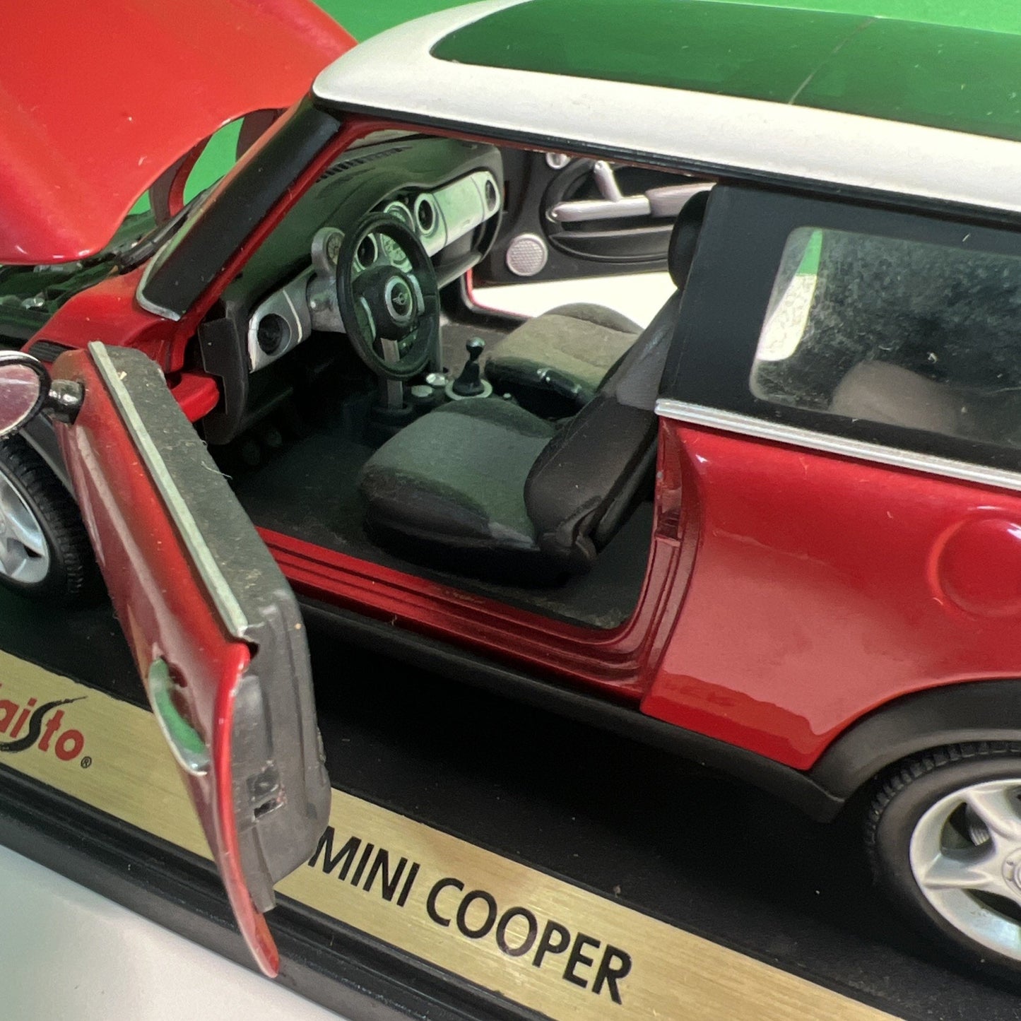 RARE 1998 Mini Cooper Red White Dealer Model Car Maisto Collectors Model