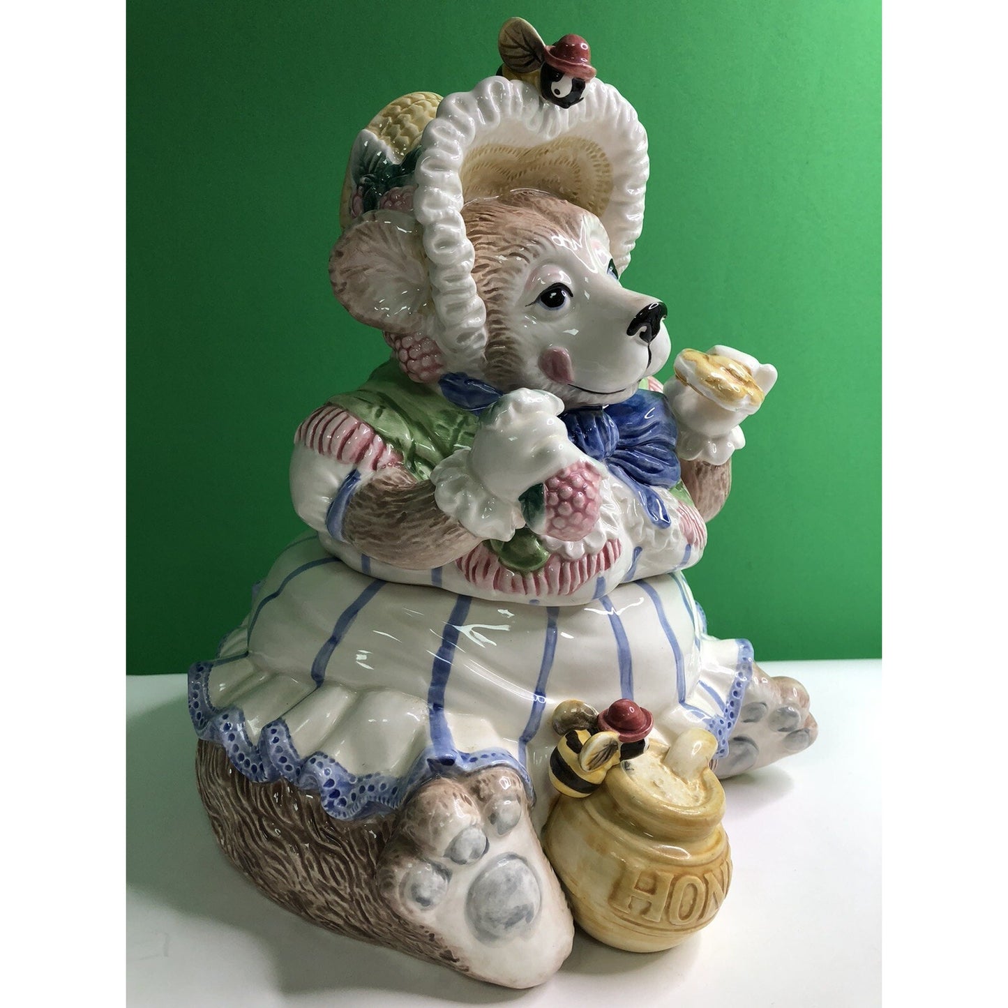 1991 FITZ & FLOYD Large Bonnet Bear COOKIE JAR Bees Honey Pot Blue Ribbon