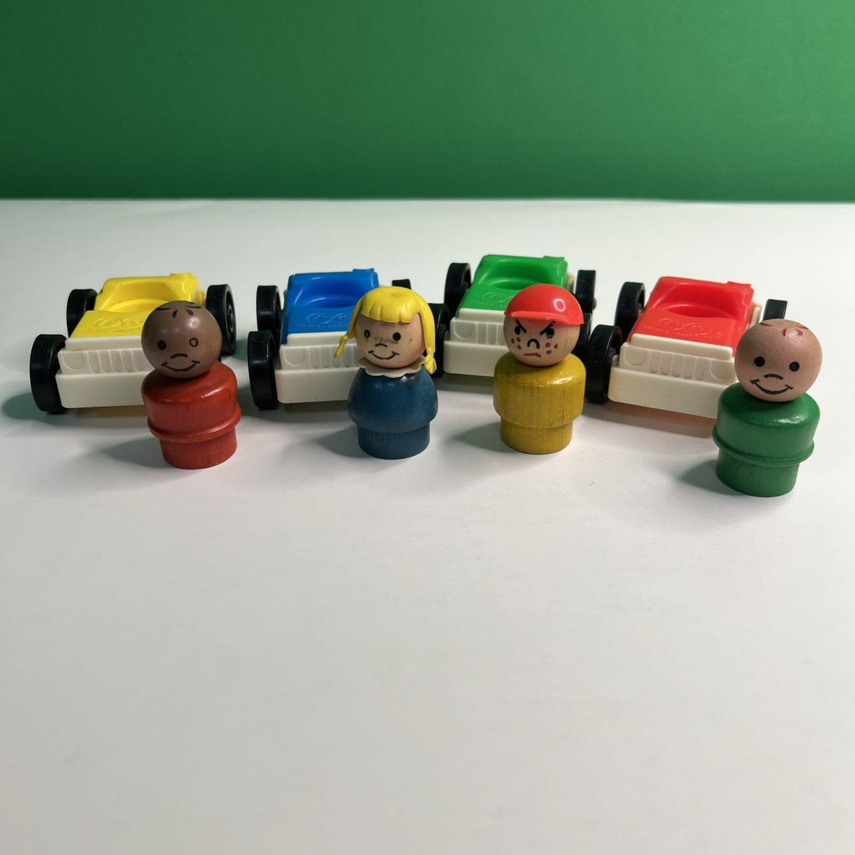 Vintage Fisher Price Little People Lot Of 8 Pieces 4 Cars 4 Drivers
