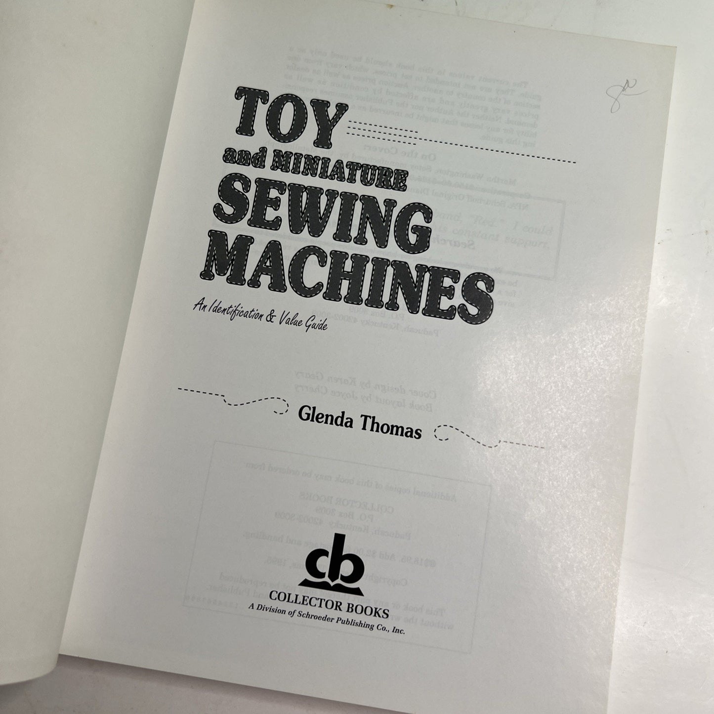 Toy & Miniature Sewing Machines: An Identification & Value Guide - Glenda Thomas