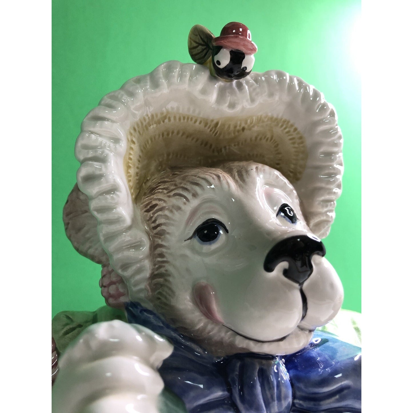 1991 FITZ & FLOYD Large Bonnet Bear COOKIE JAR Bees Honey Pot Blue Ribbon