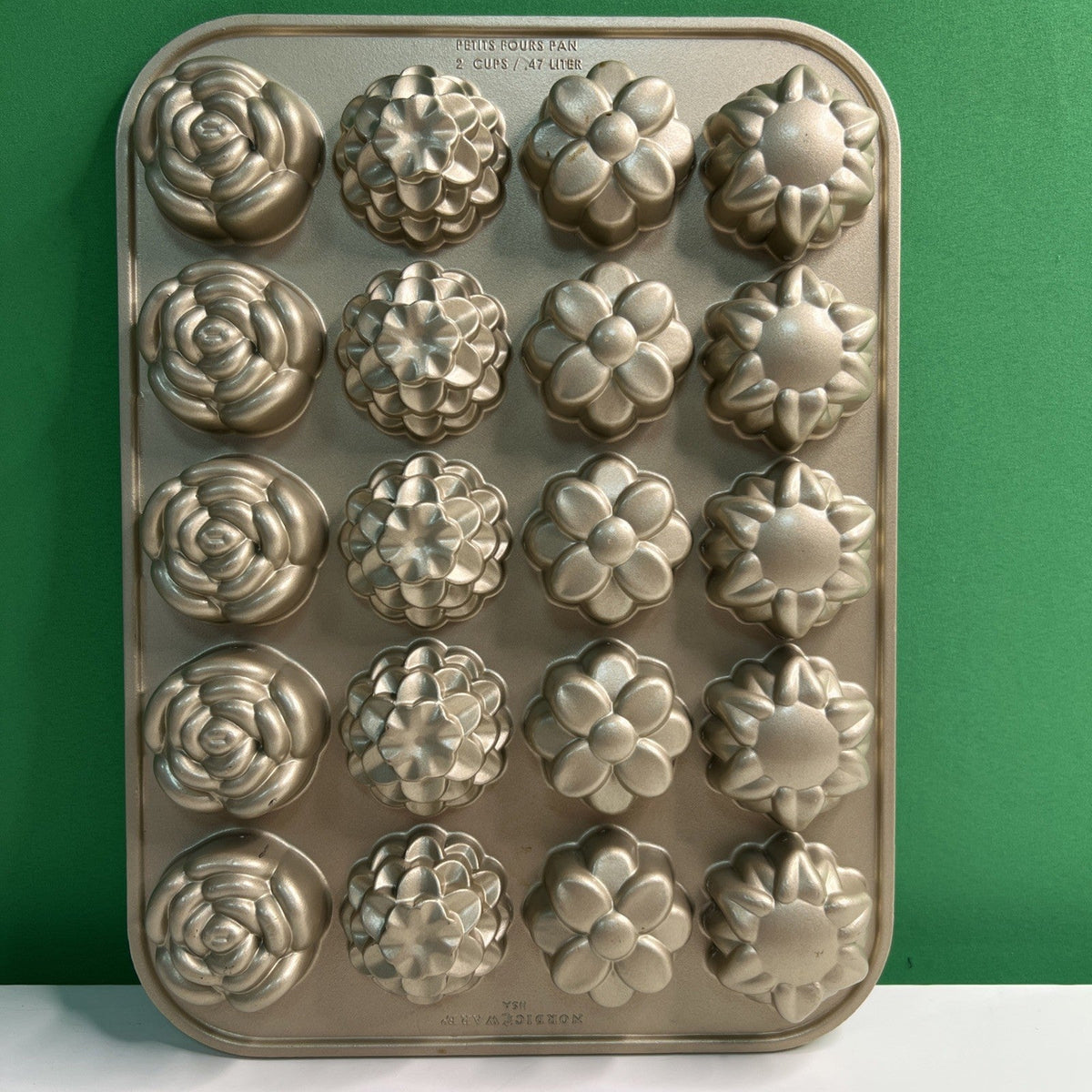 Nordic Ware Petits Fours Pan Cast Aluminum Floral Cakelet Mold 20 Cavity 2 Cups