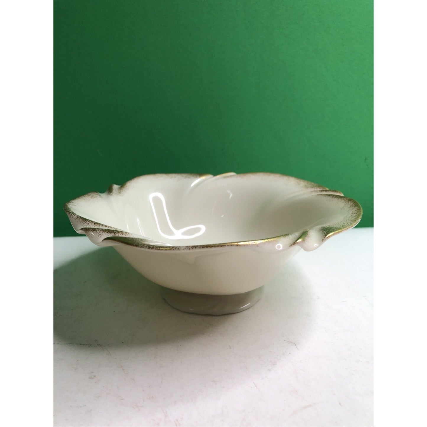 LENOX Dorset Collection Dessert Nut Bowl Candy Dish w/24K Gold Trim Swirl Edge