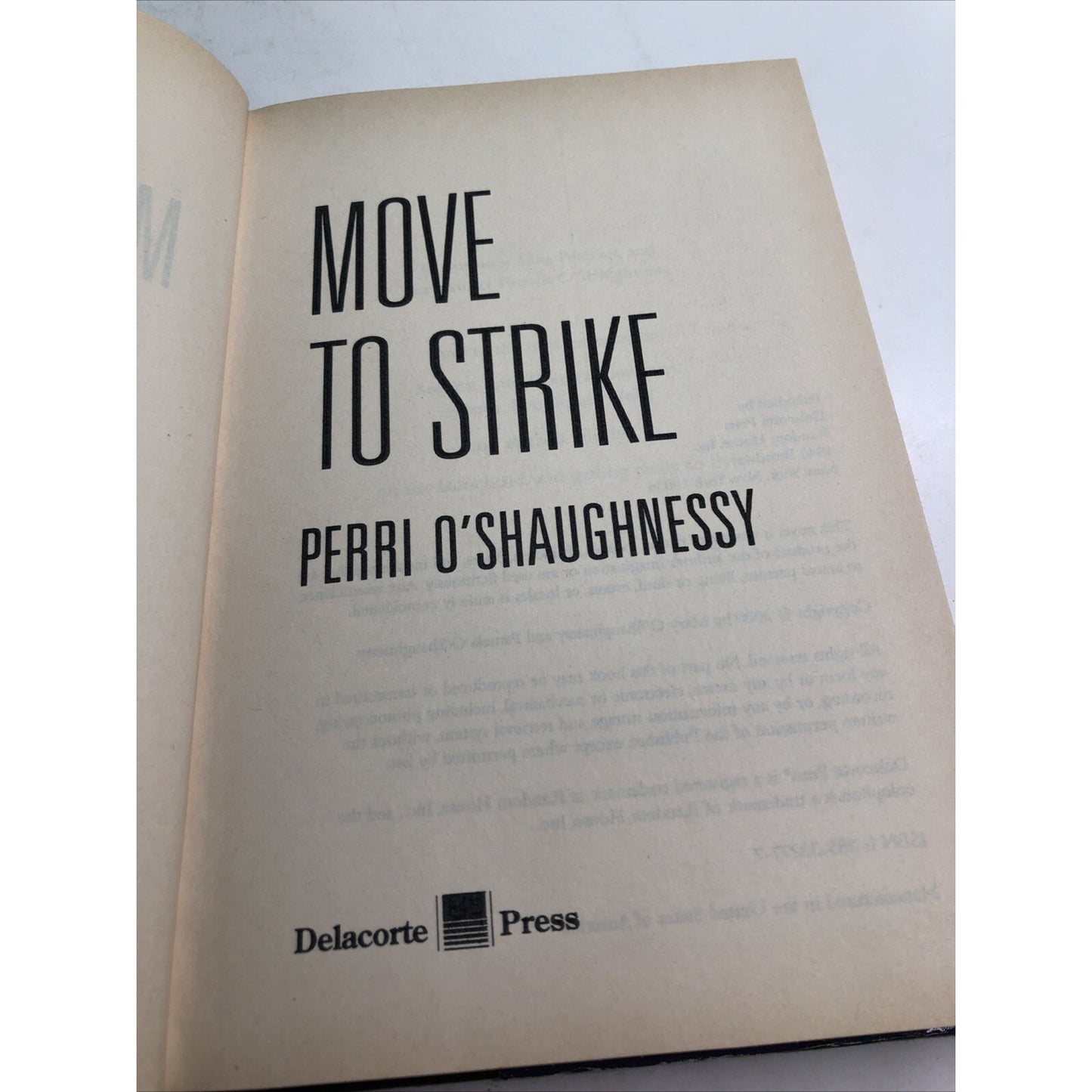 Perri O’Shaughnessy 2000 MOVE TO STRIKE HC DJ 1st Edition