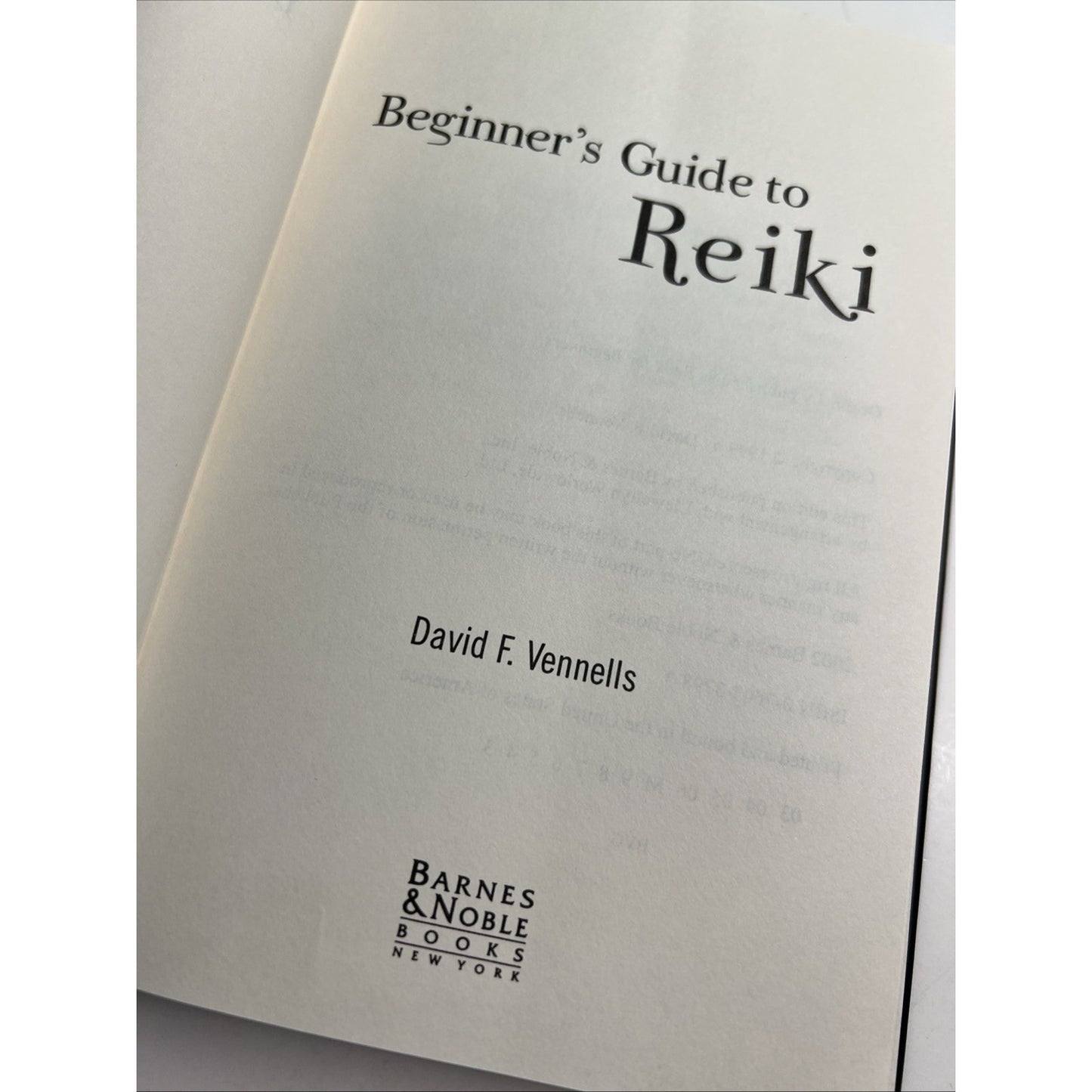 BEGINNER'S GUIDE TO REIKI Mastering the Healing Touch by David F Vennells HC DJ