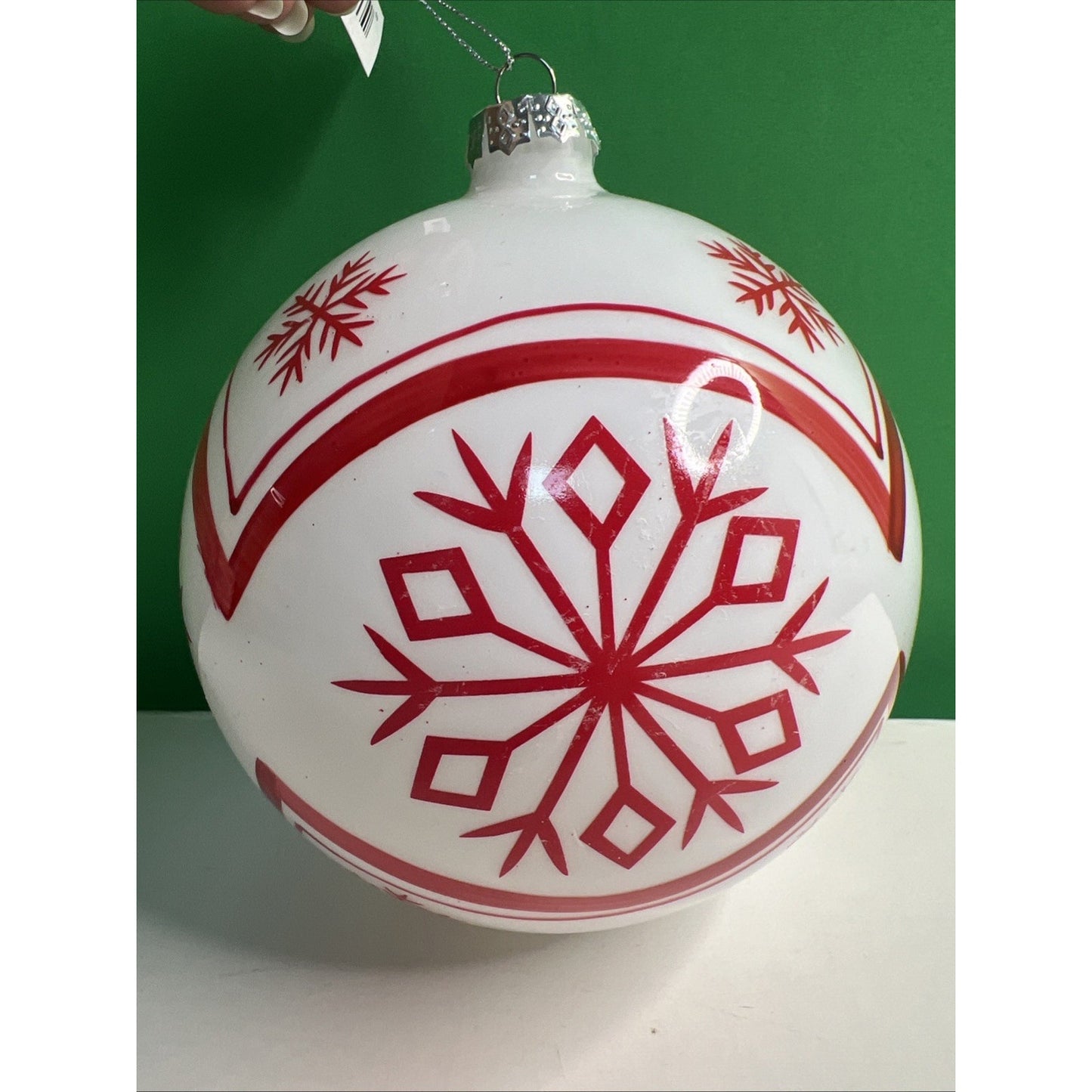 5.25 INCH WHITE W/RED SNOWFLAKE GLASS ROUND ORNAMENT