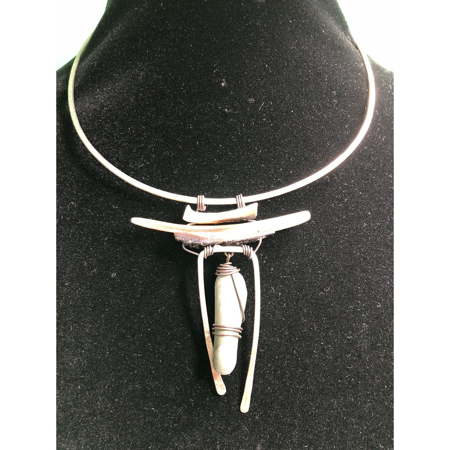 Vintage Stone Shell Metal Wire Wrapped Collar Choker Necklace Pendant