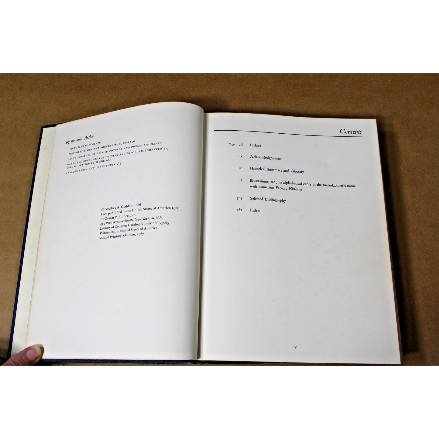 An Illustrated Encyclopedia of British Pottery and Porcelain, Godden, 1967