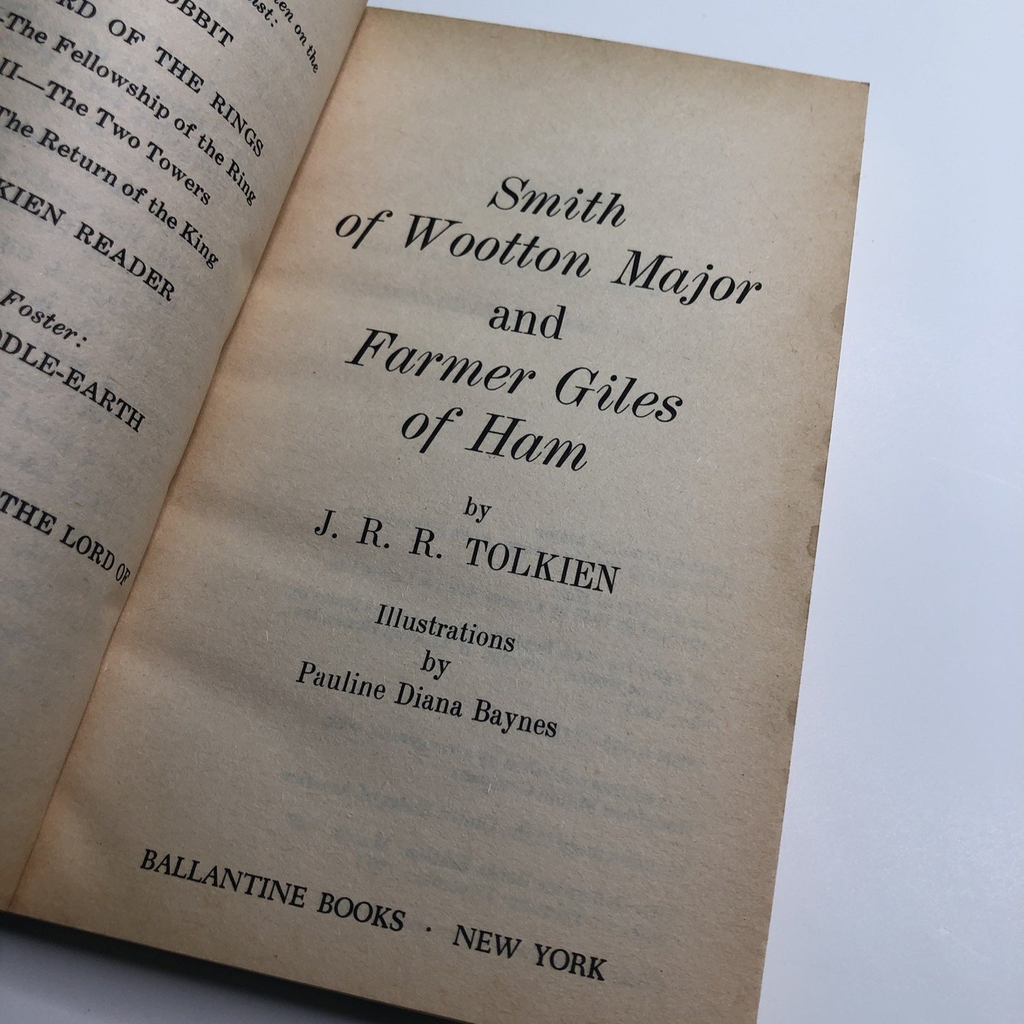 J.R.R. TOLKIEN SMITH OF WOOTTON MAJOR & FARMER GILES OF HAM 1977 Paperback