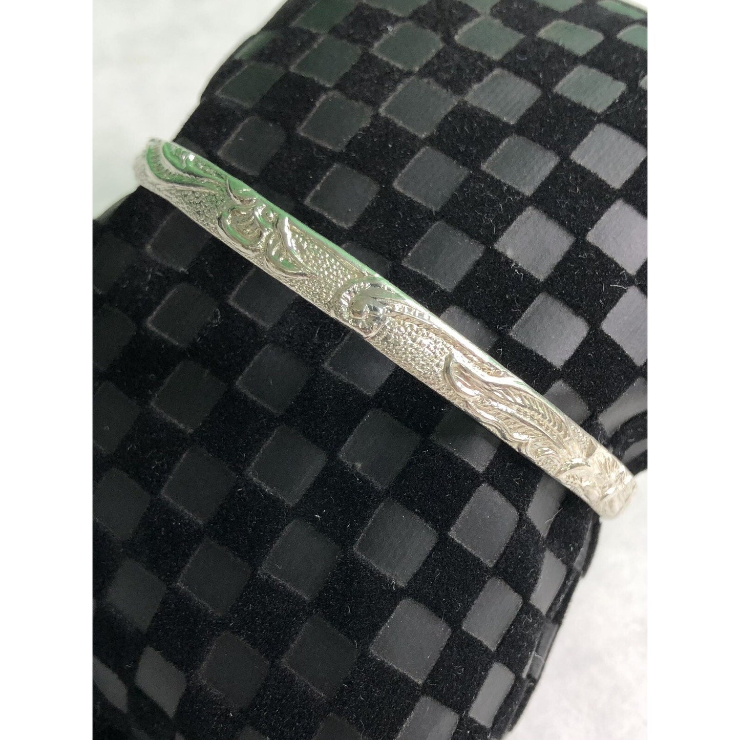 Vintage Mexican Solid Sterling Silver Bangle Bracelet Marked 17+ Gram Leaf Motif